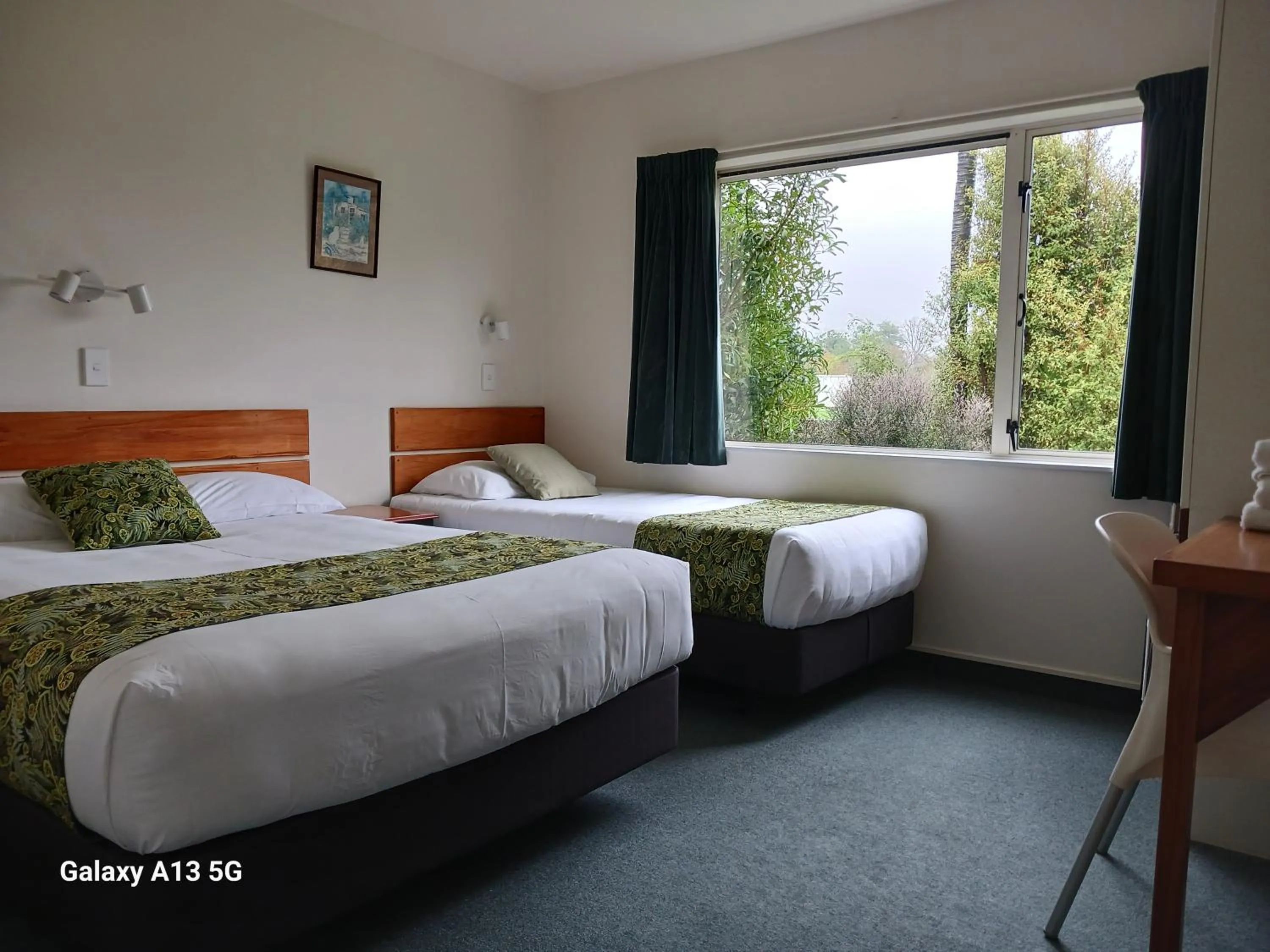 Bed in Anatoki Lodge Motel