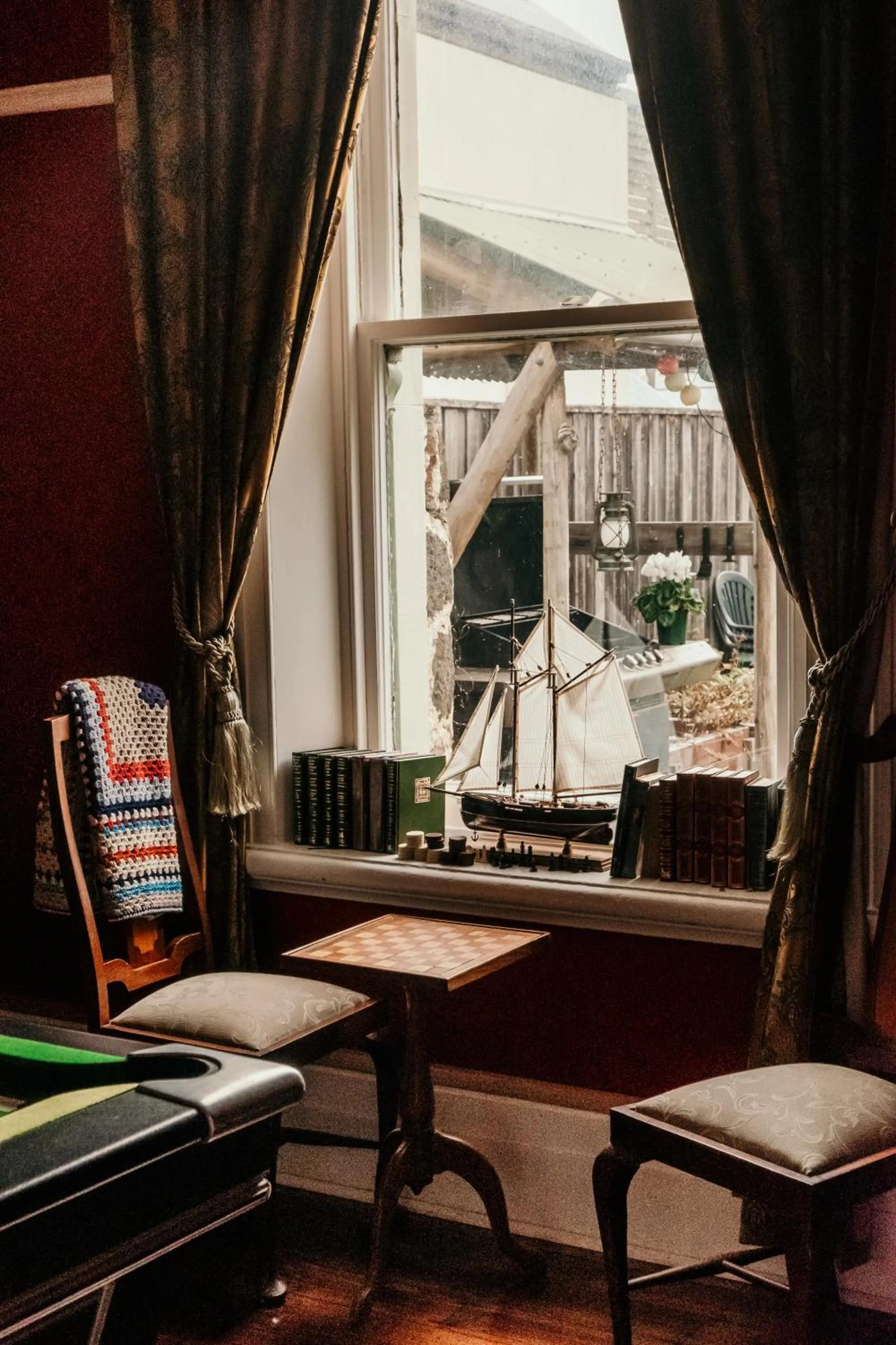 Communal lounge/ TV room in The Wandering Whale Port Fairy