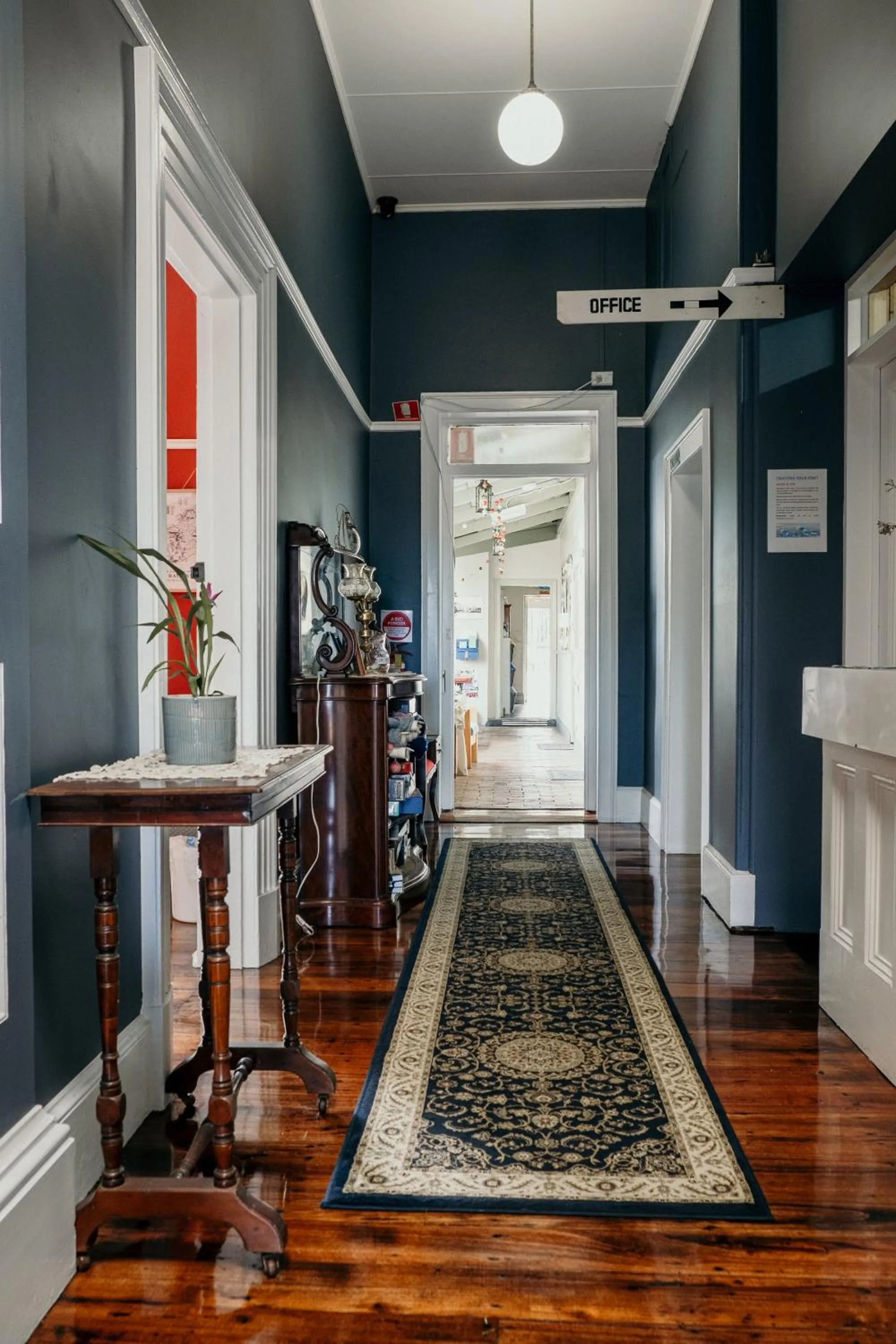 Communal lounge/ TV room in The Wandering Whale Port Fairy