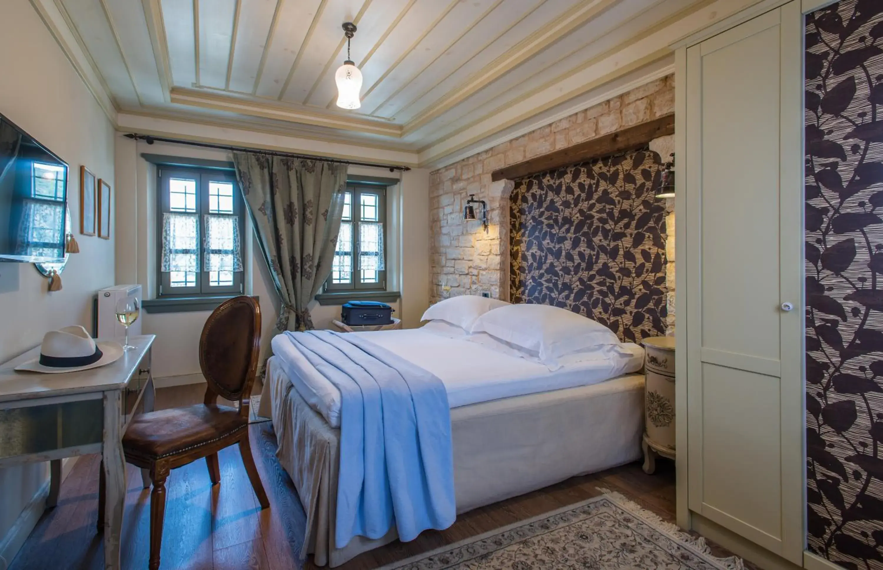 Design Double Room with Mountain View in Pirrion Wellness Boutique Hotel Design Double Room with Mountain View in Pirrion Wellness Boutique Hotel