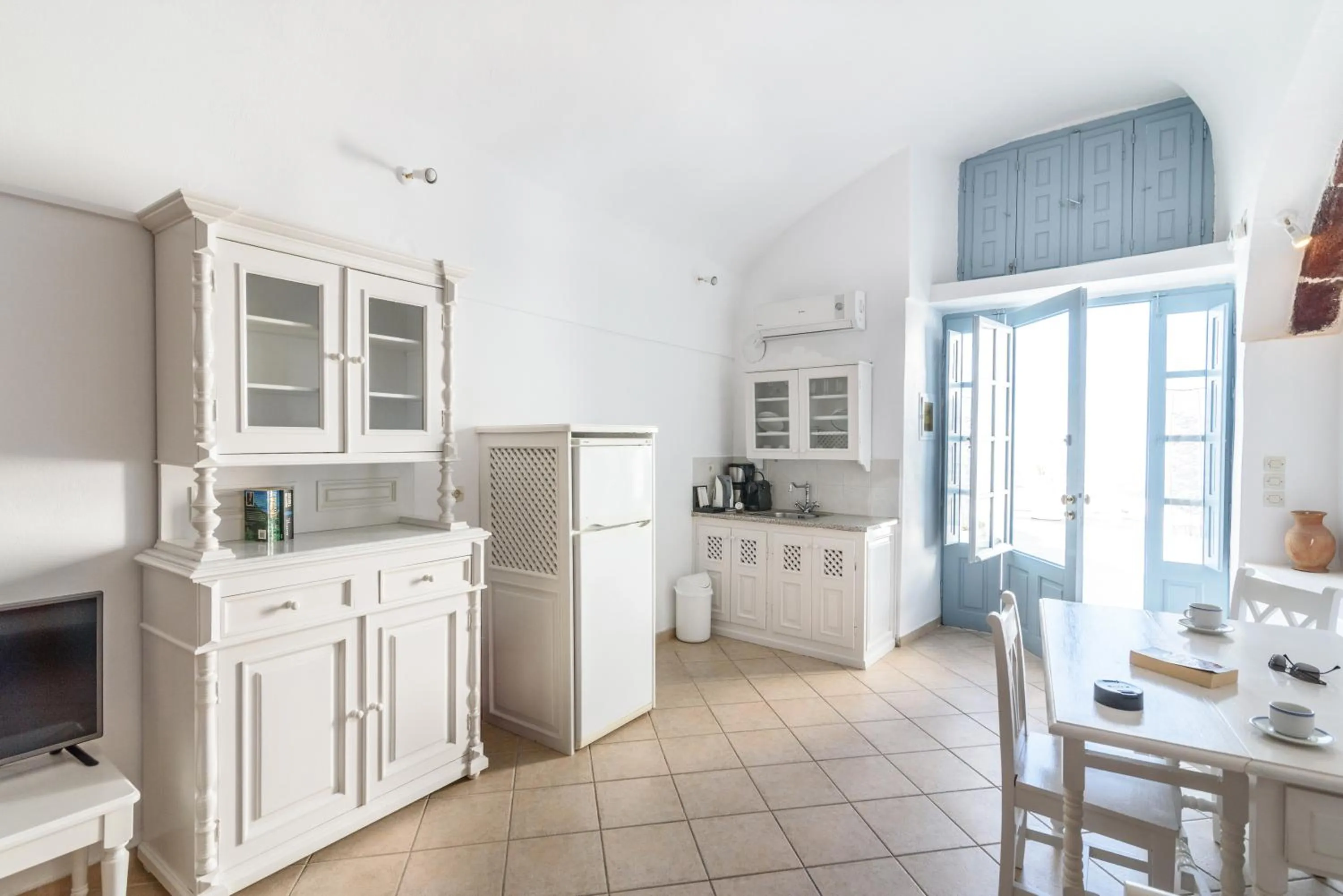 Kitchen or kitchenette in Ilioperato Hotel