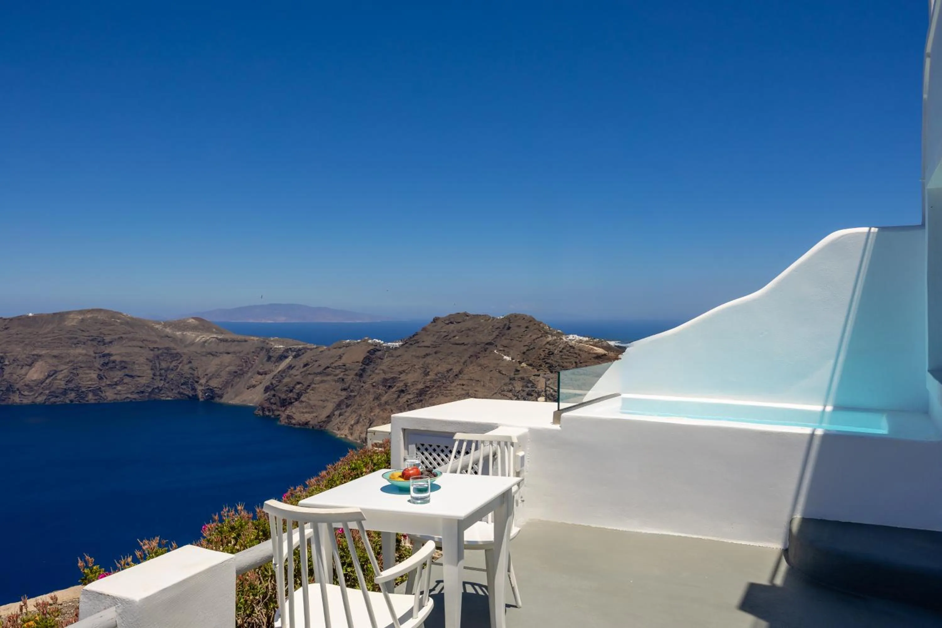 Hot Tub in Ilioperato Hotel