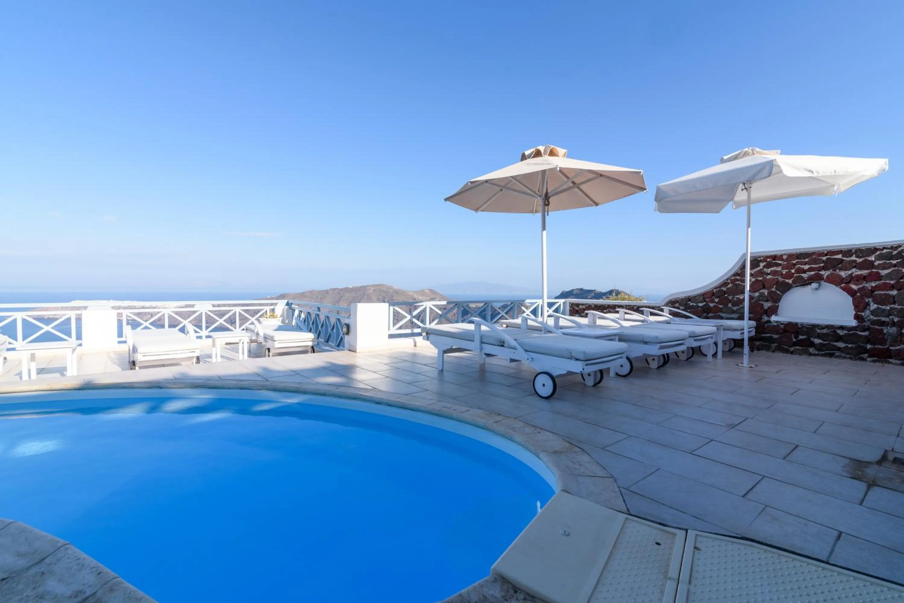 Pool view in Ilioperato Hotel