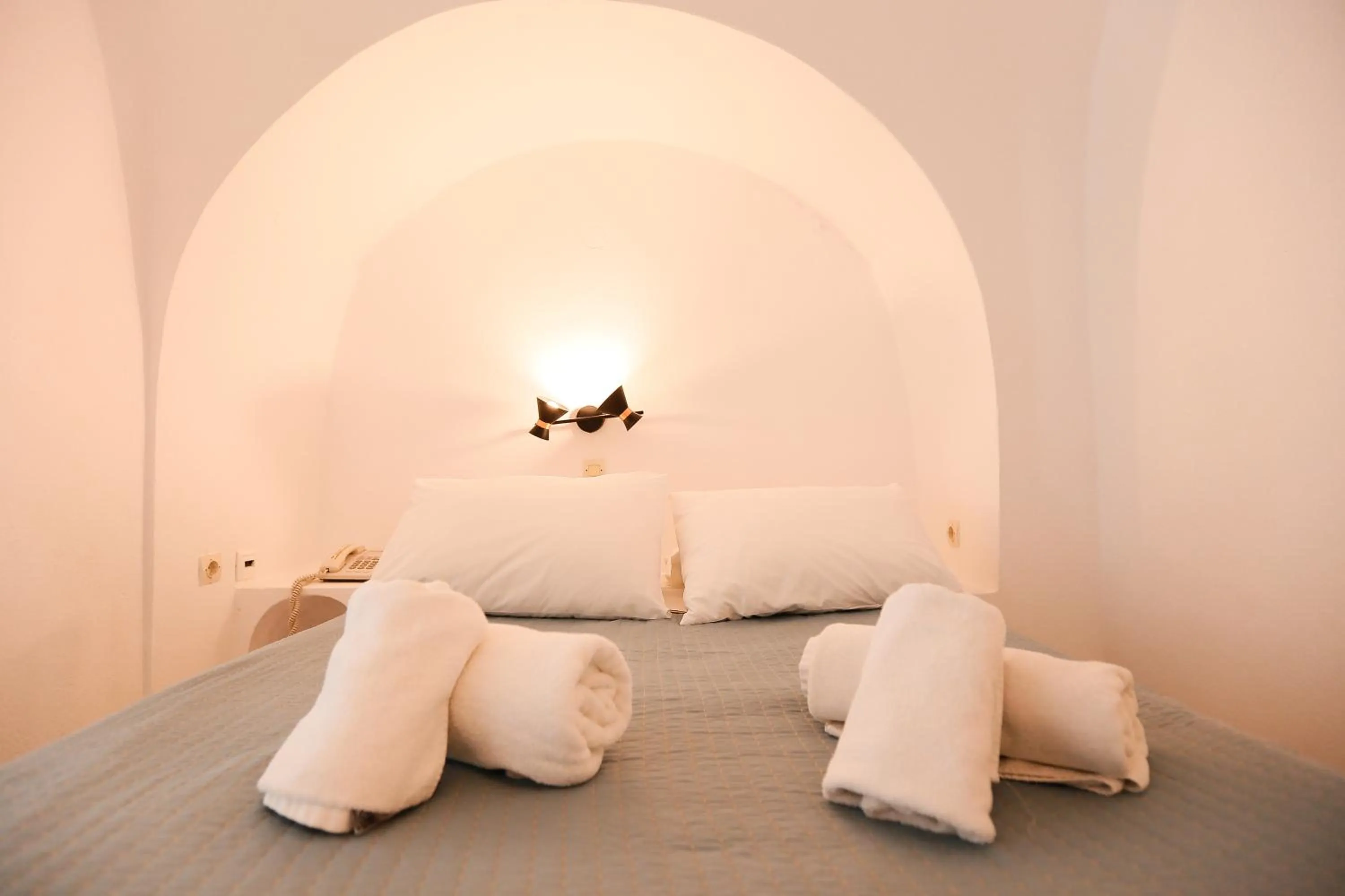 Bed in Ilioperato Hotel