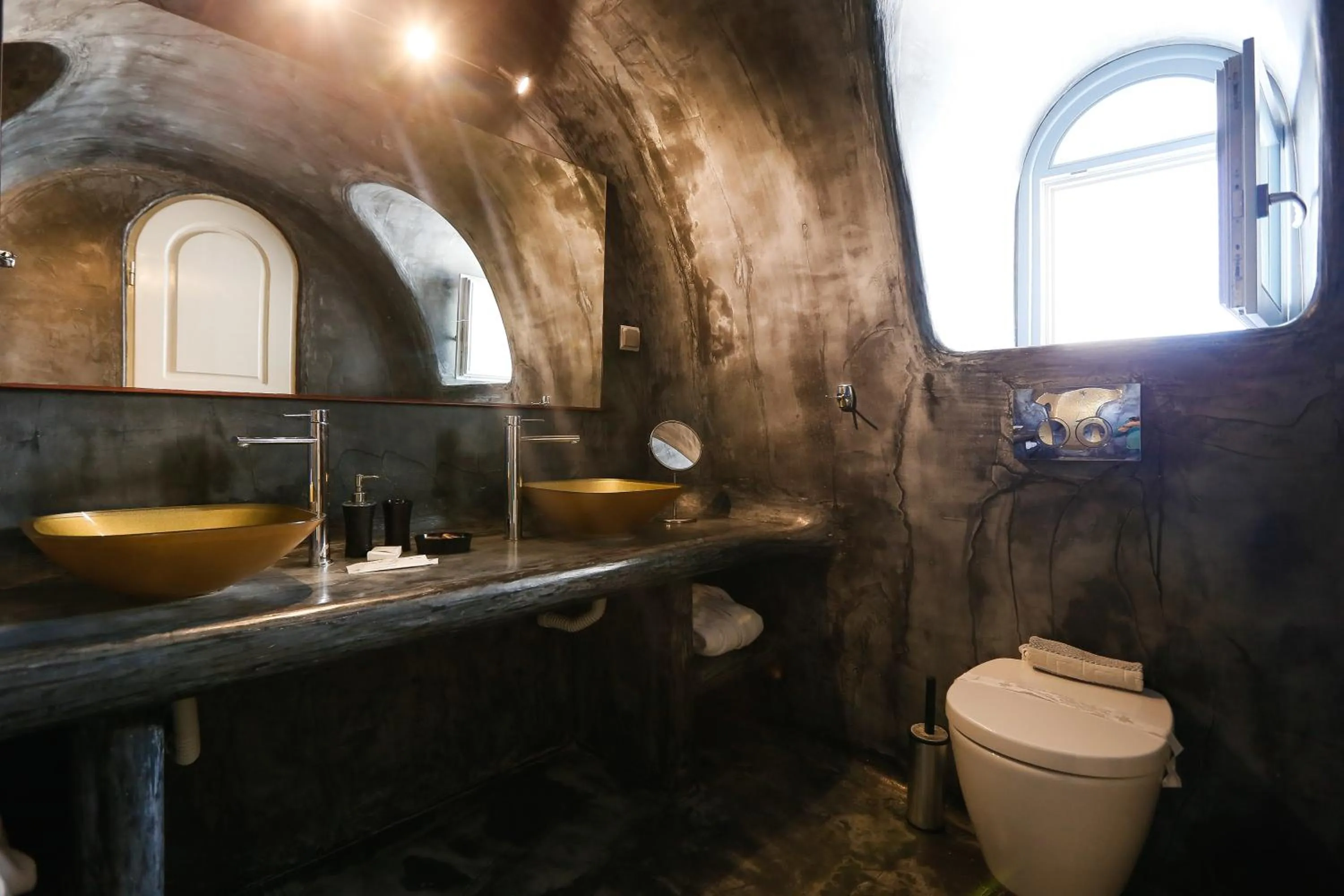 Bathroom in Ilioperato Hotel