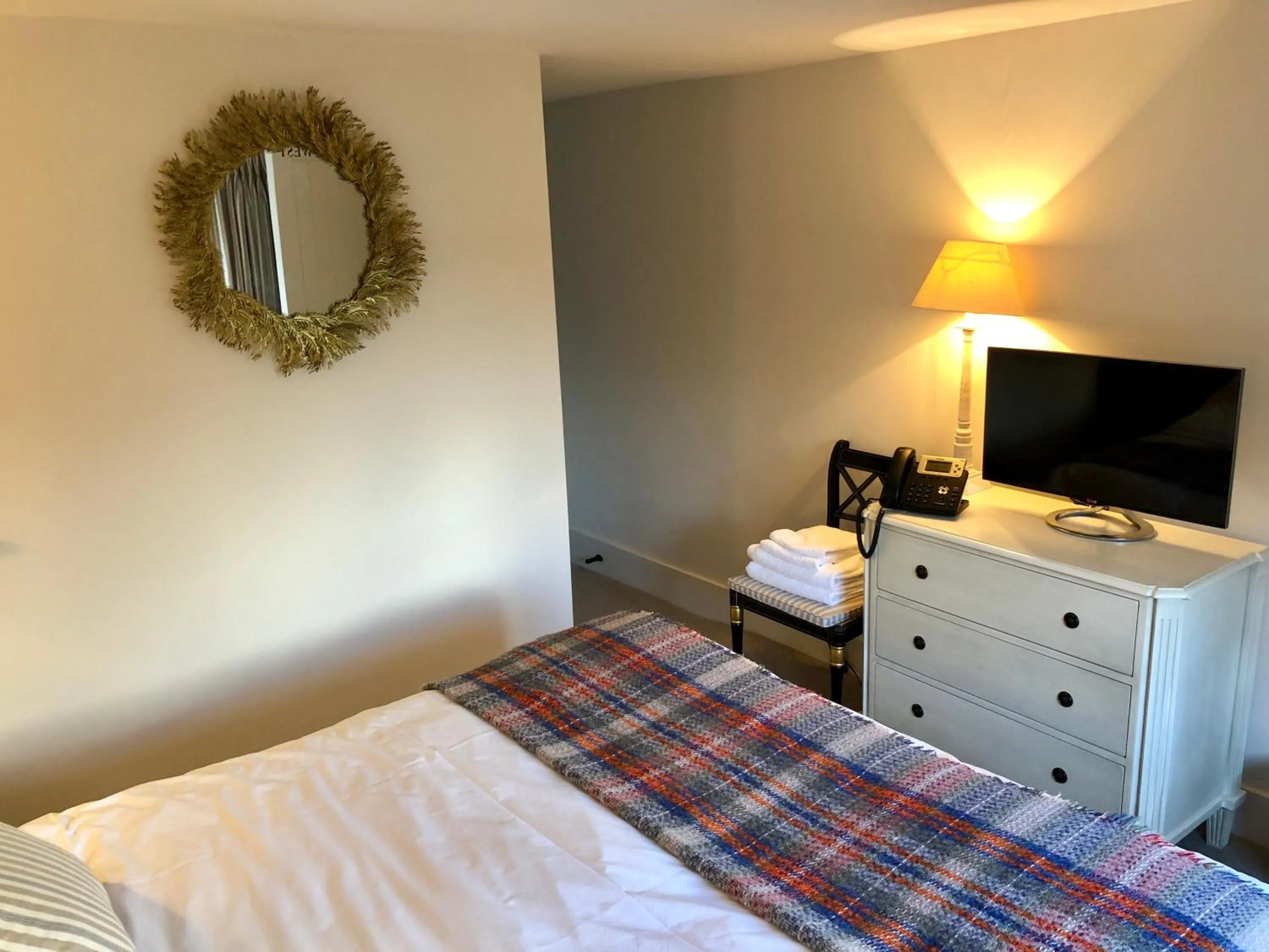 Bed in The Dorset Arms Pub & Cottage Rooms