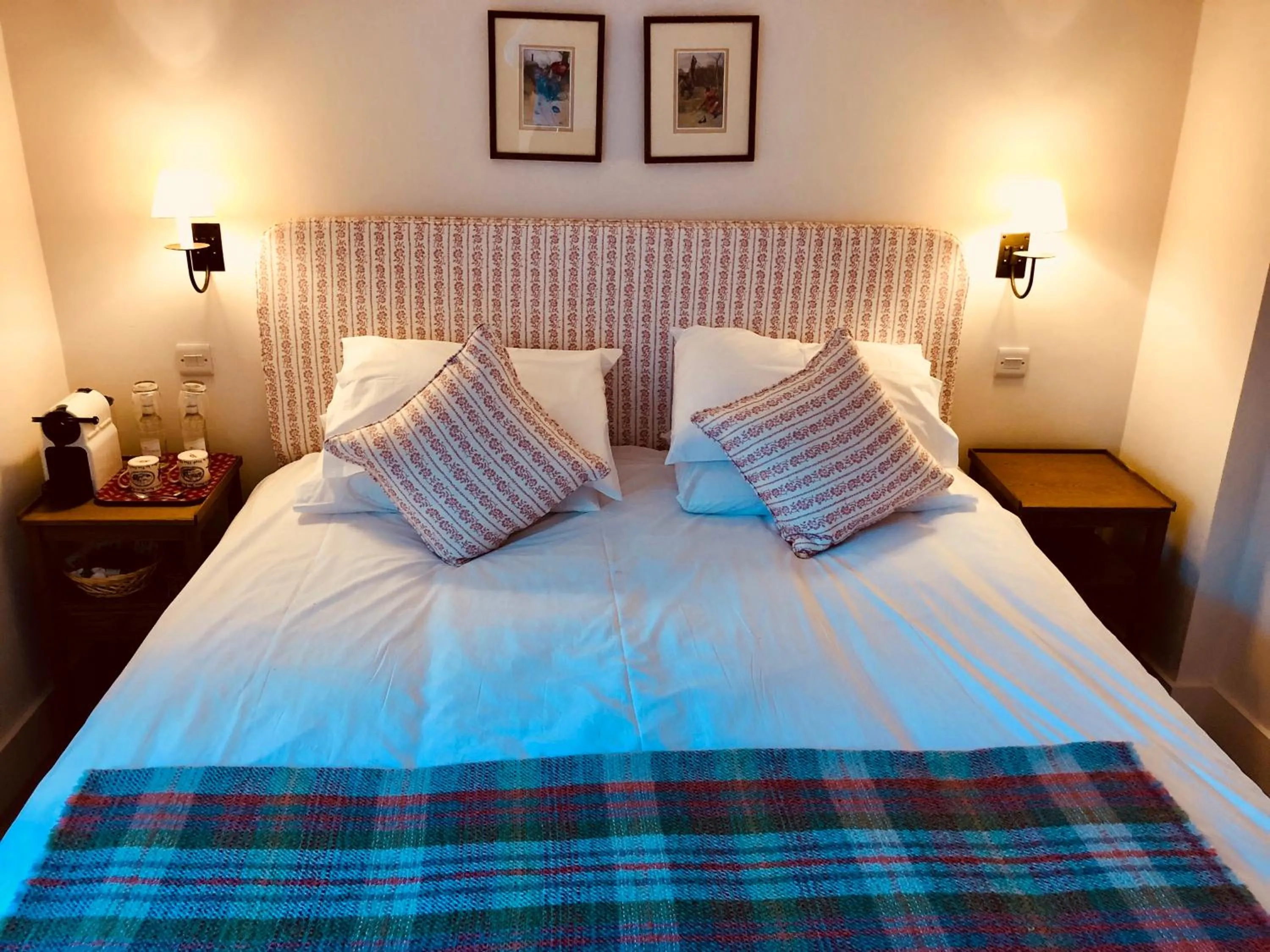 Bed in The Dorset Arms Pub & Cottage Rooms