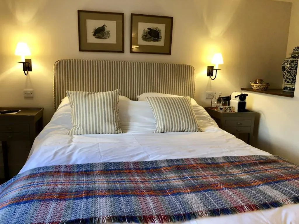 Bed in The Dorset Arms Pub & Cottage Rooms