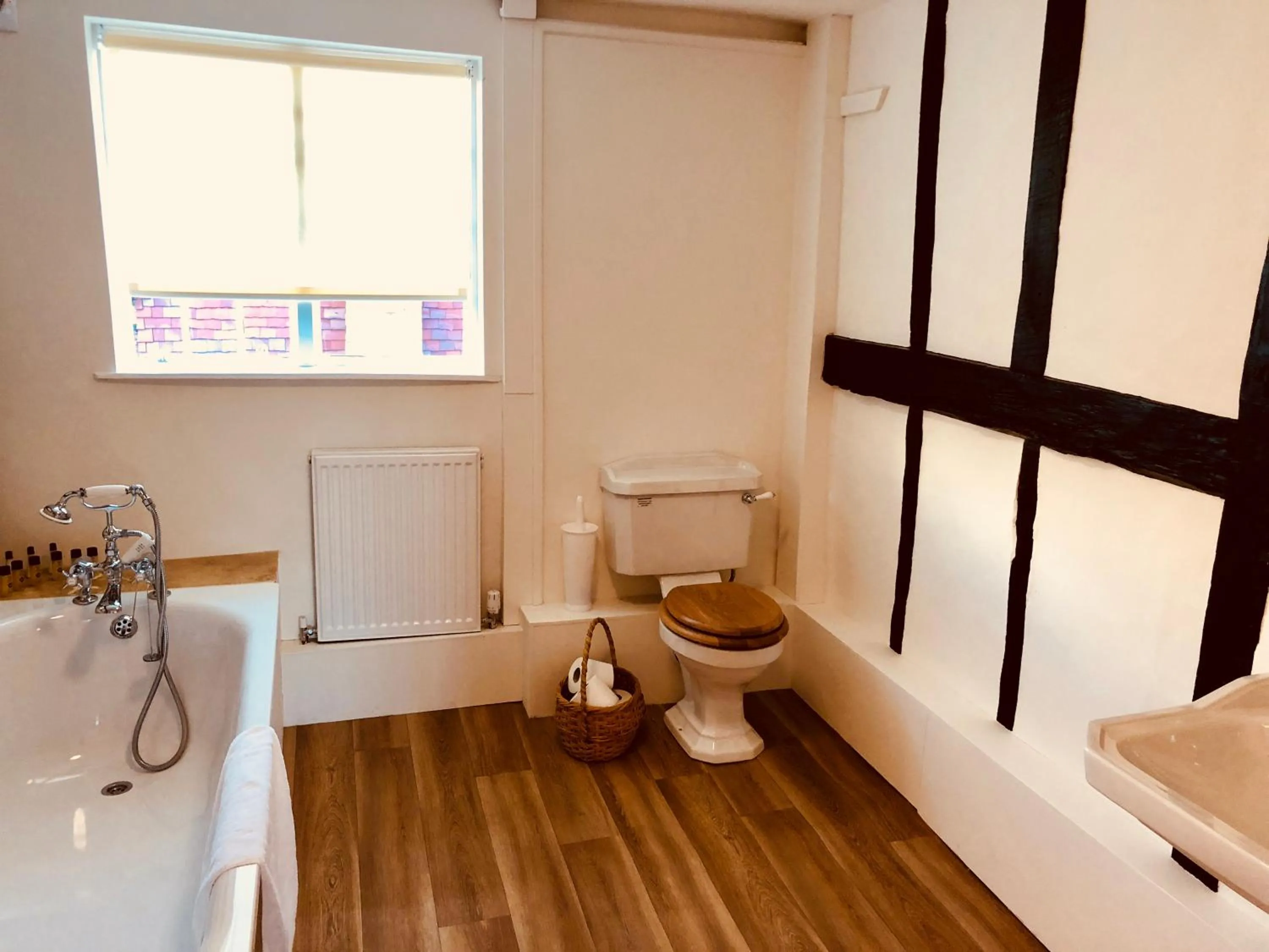 The Dorset Arms Pub & Cottage Rooms