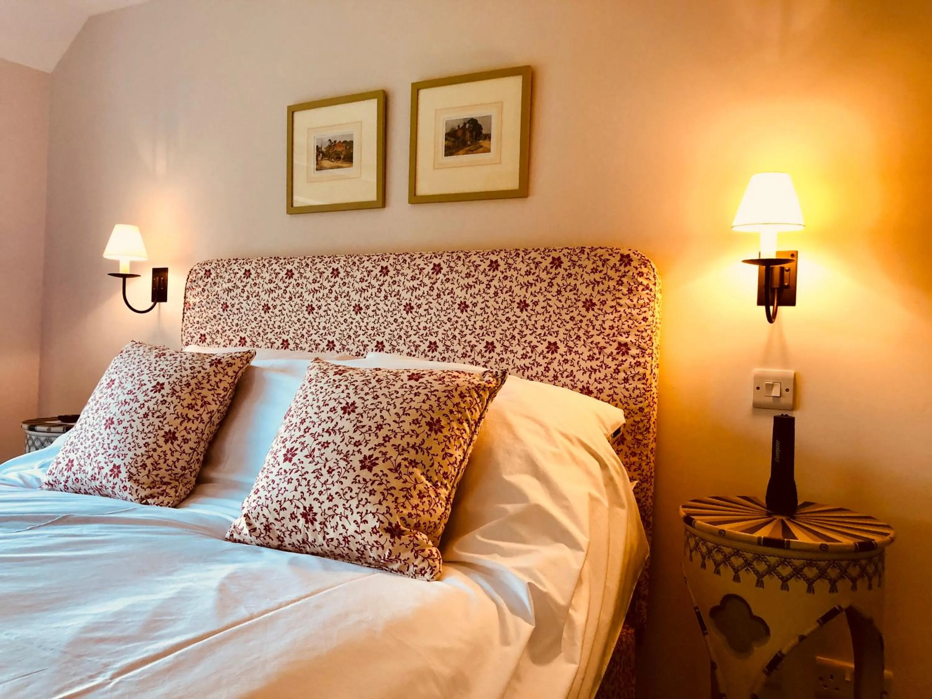 Bed in The Dorset Arms Pub & Cottage Rooms