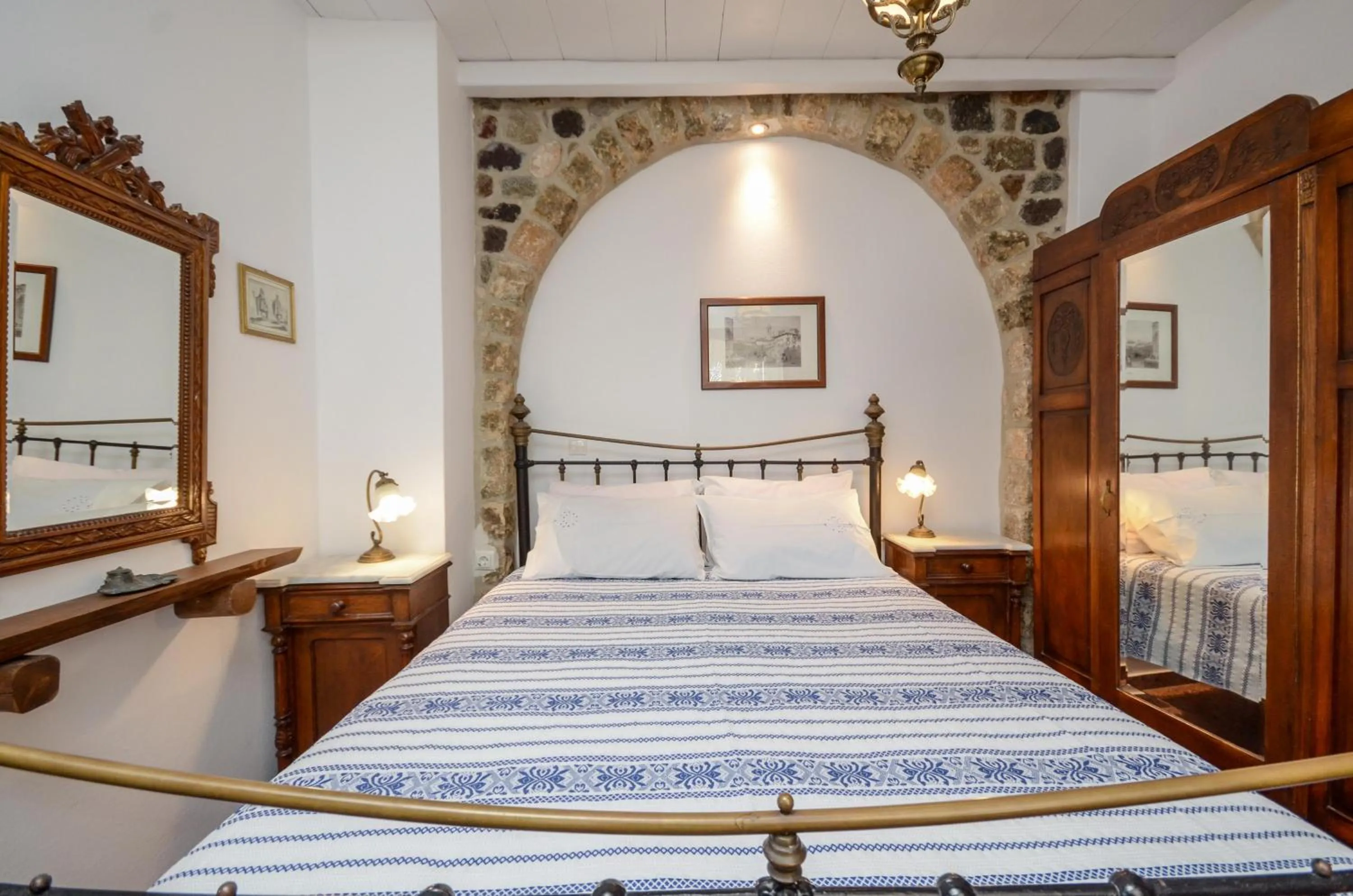 Bed in Venetiko Apartments