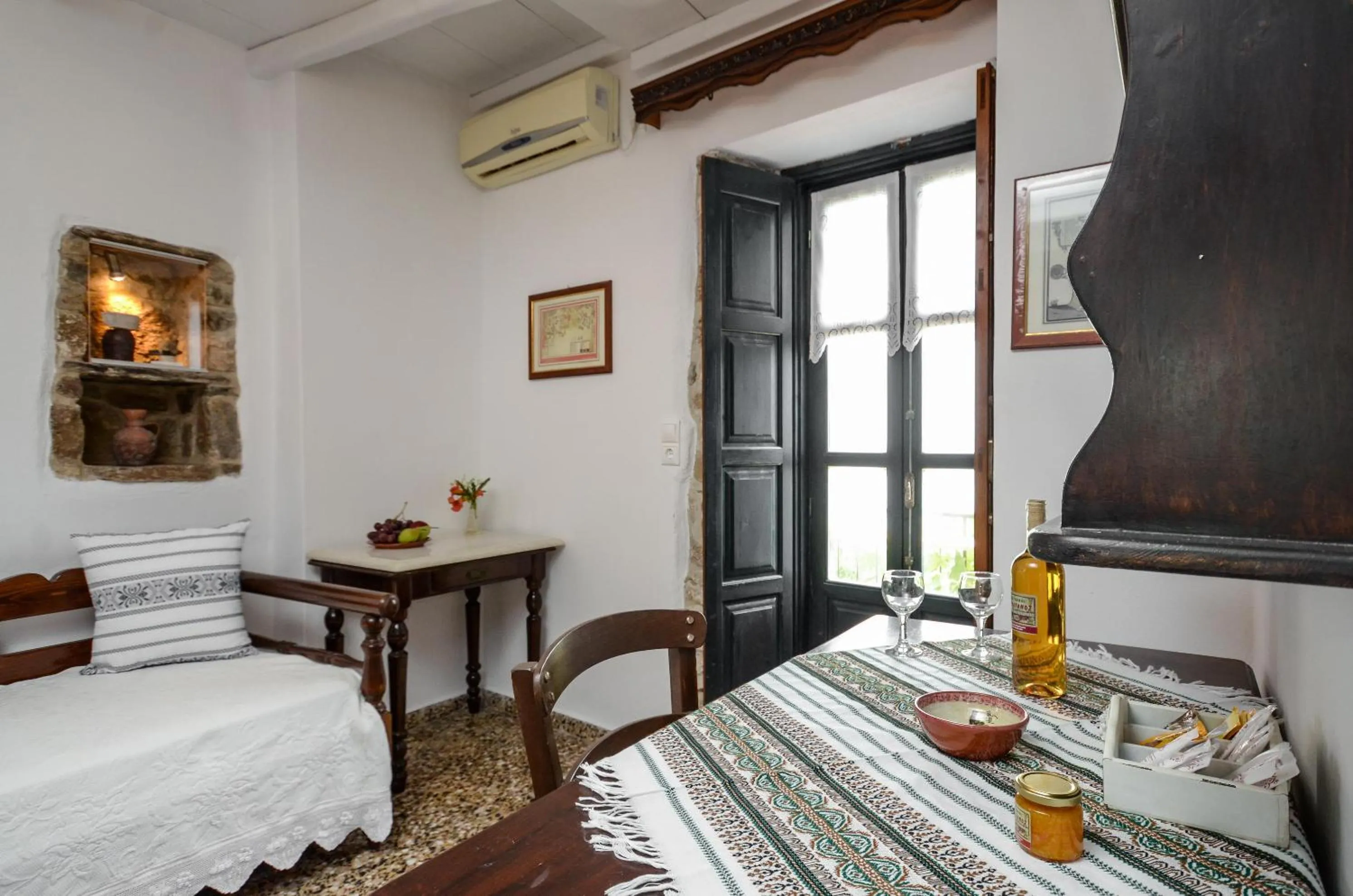 Seating area, Bed in Venetiko Apartments