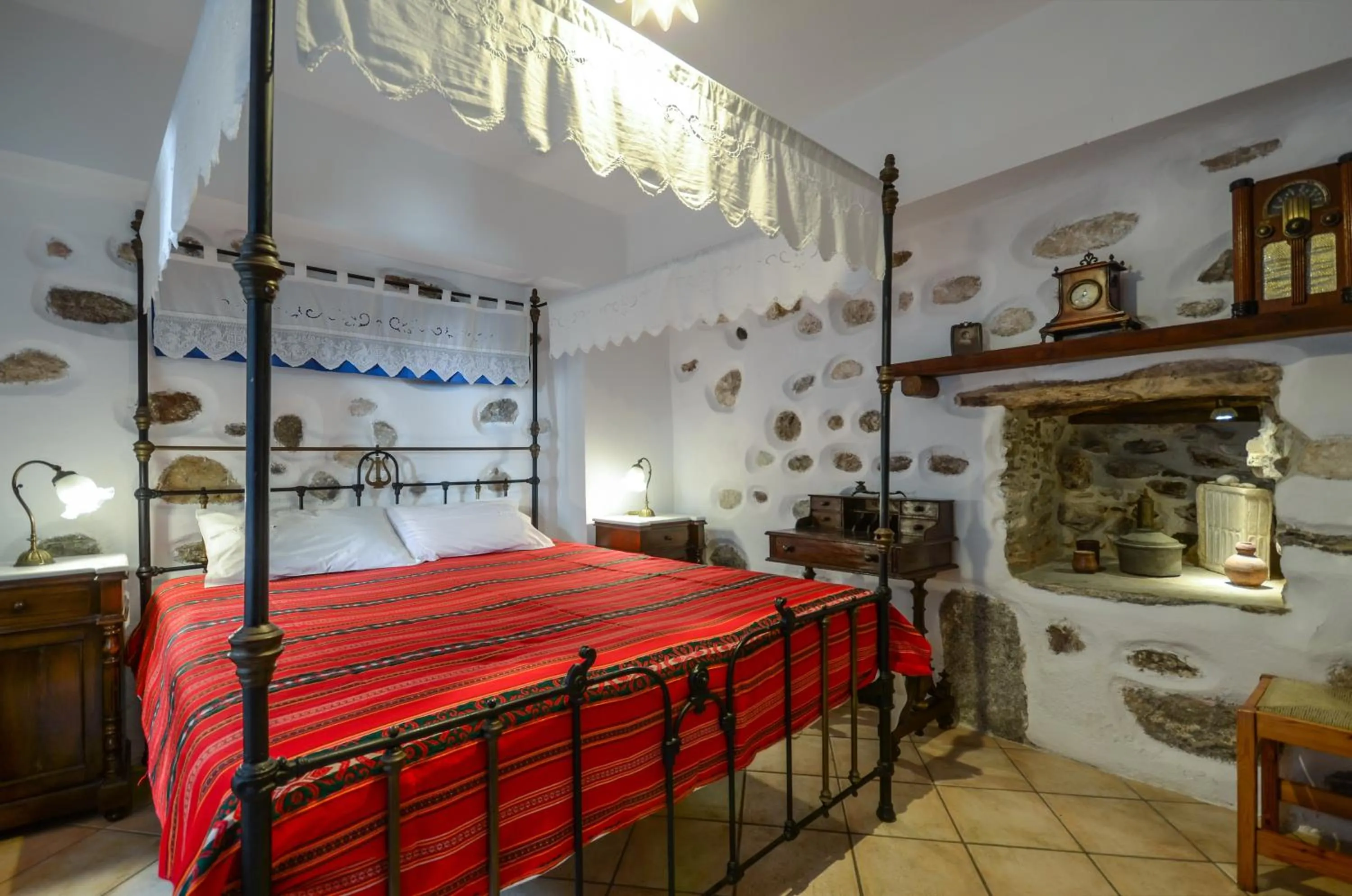 Bedroom, Bed in Venetiko Apartments