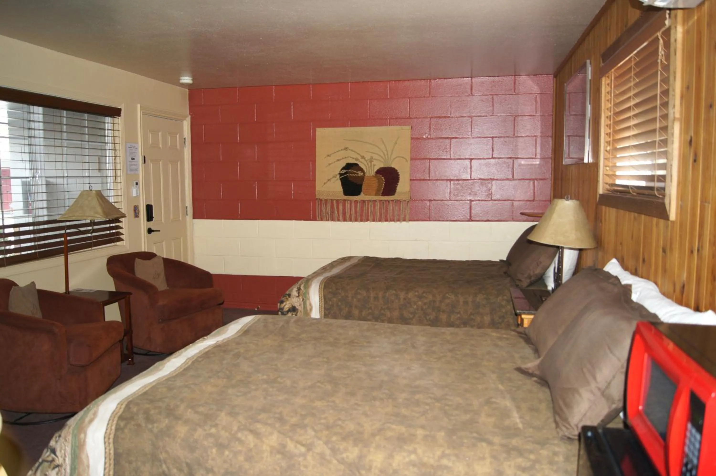 Bed in Flamingo Motel