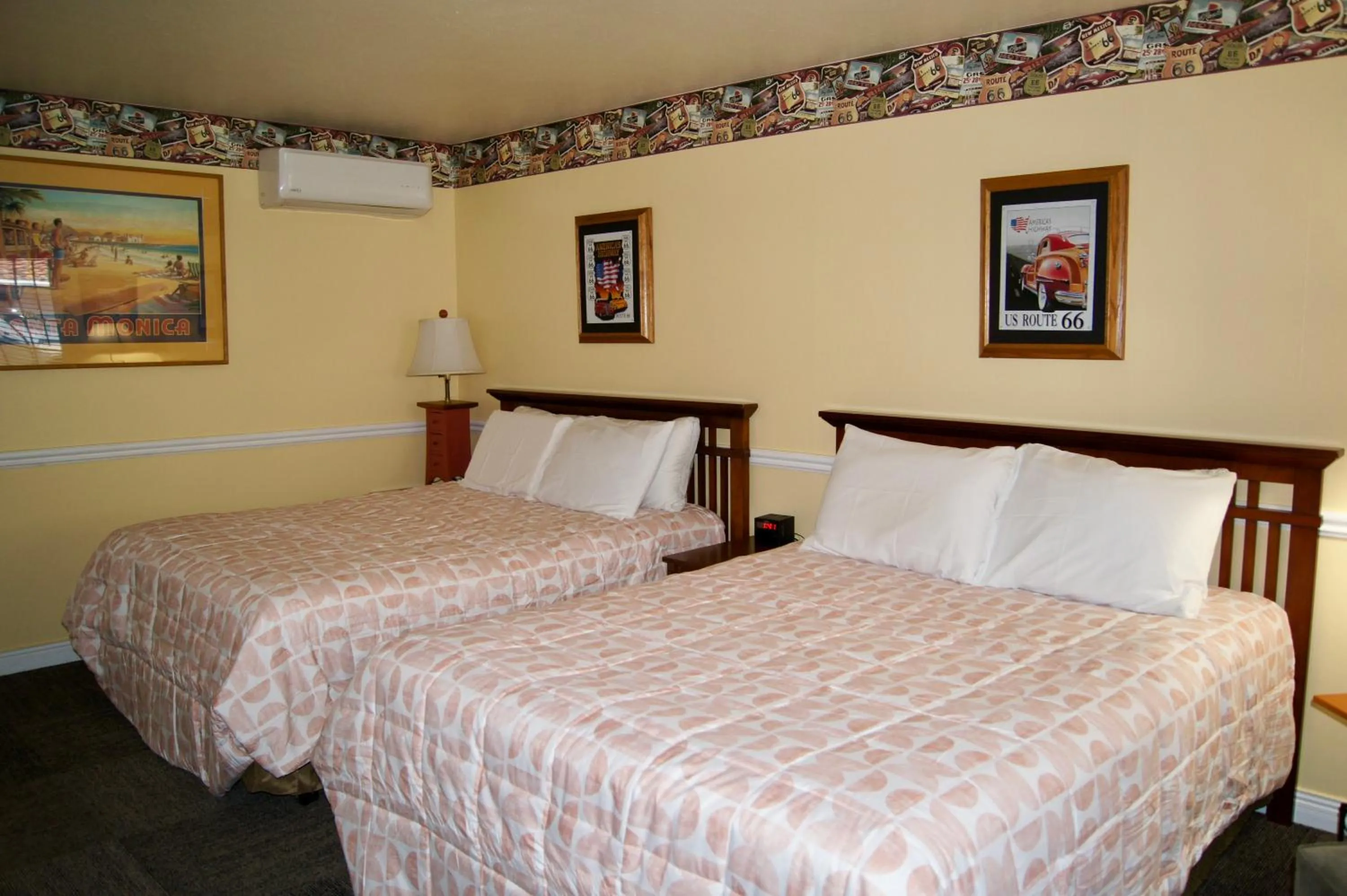 Bed in Flamingo Motel