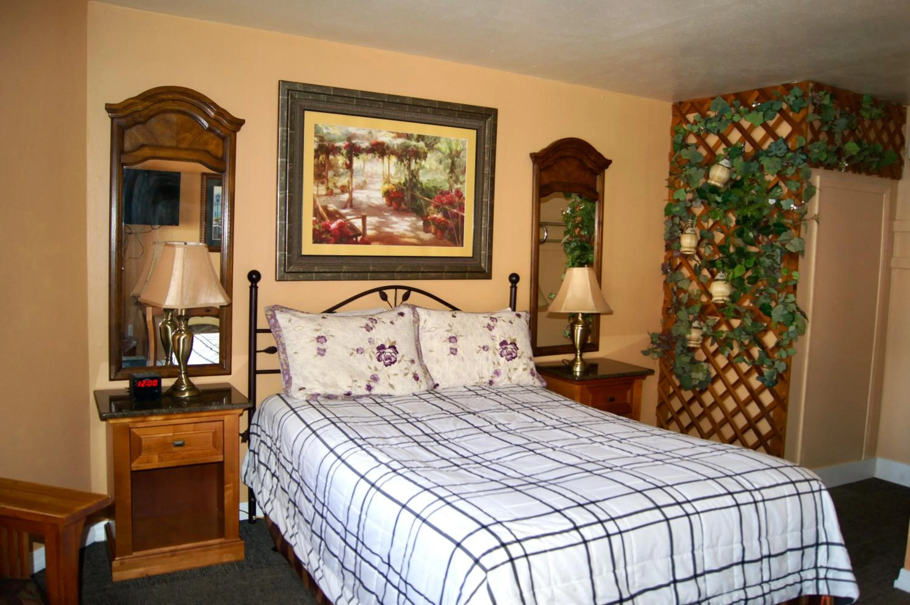 Bed in Flamingo Motel