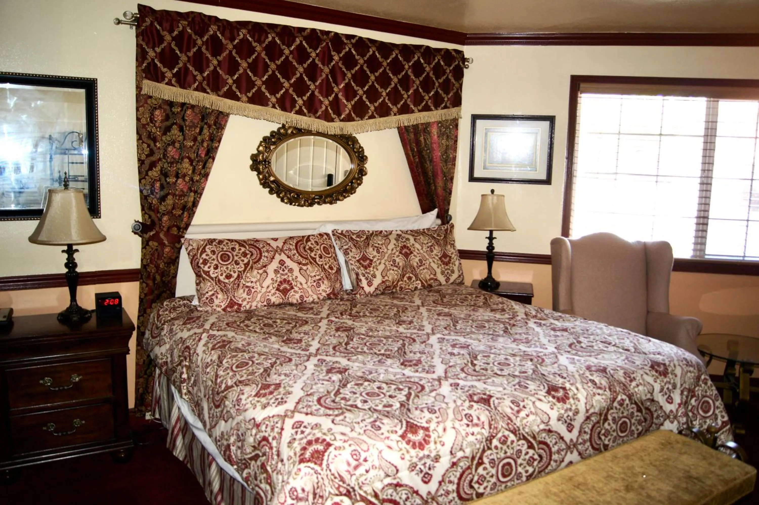 Bed in Flamingo Motel