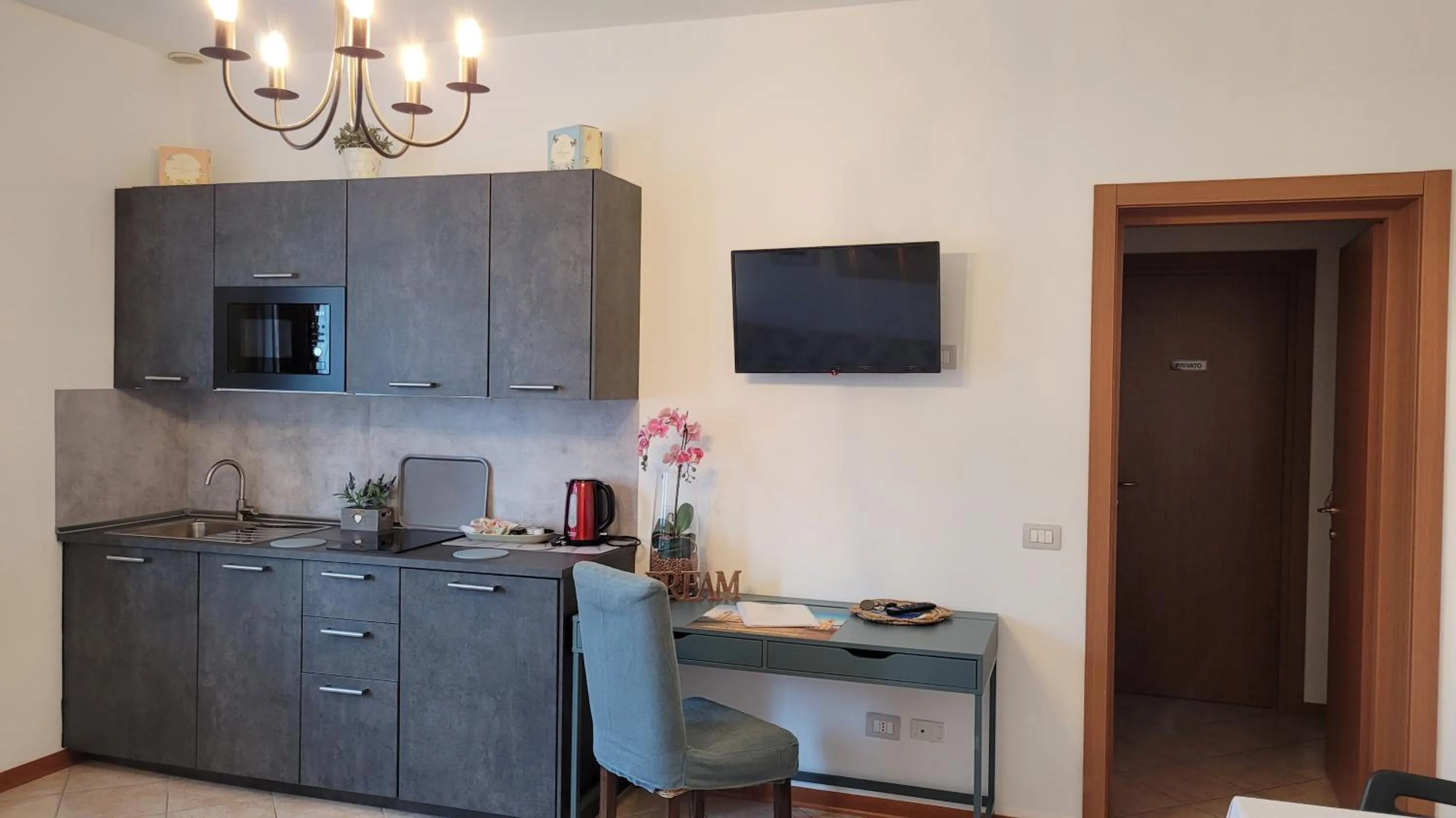 Kitchen or kitchenette in La Meridiana Affittacamere
