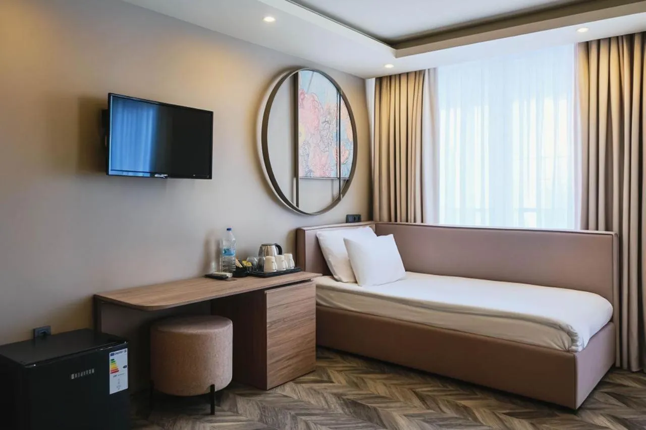 Photo of the whole room, Bed in Büyük Hotel