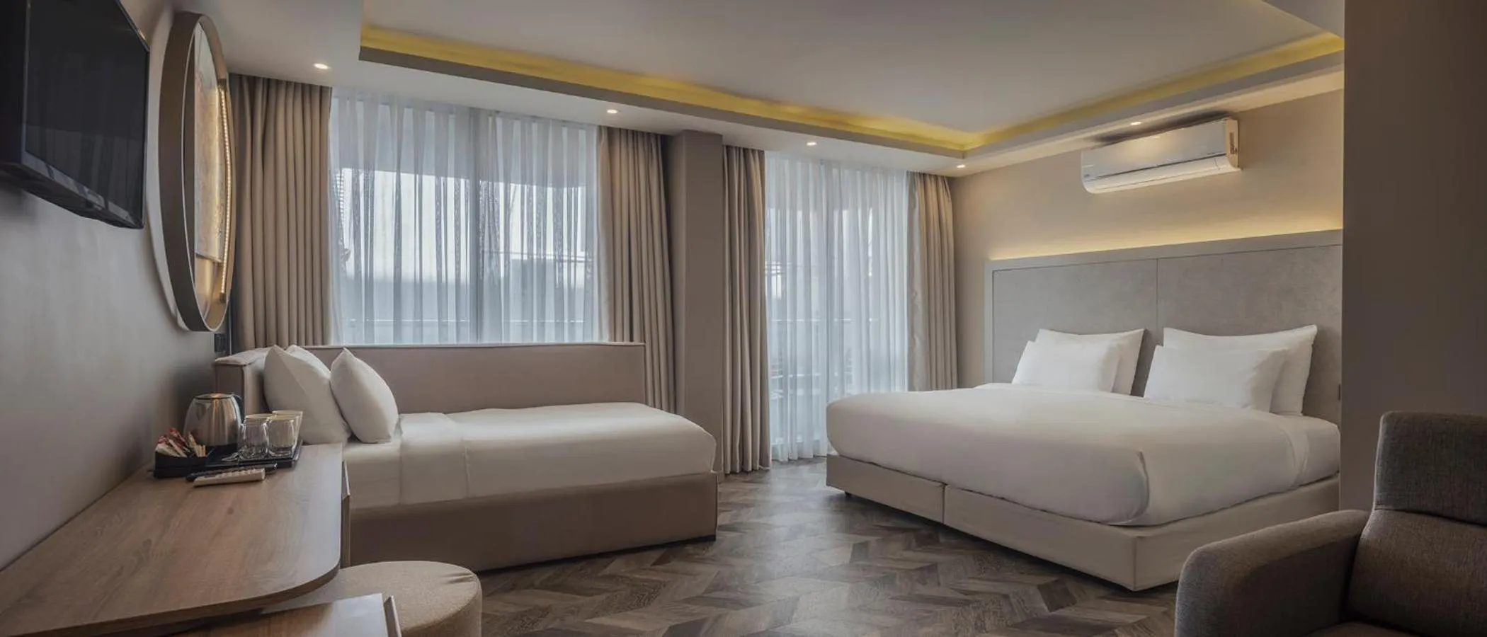 Photo of the whole room, Bed in Büyük Hotel