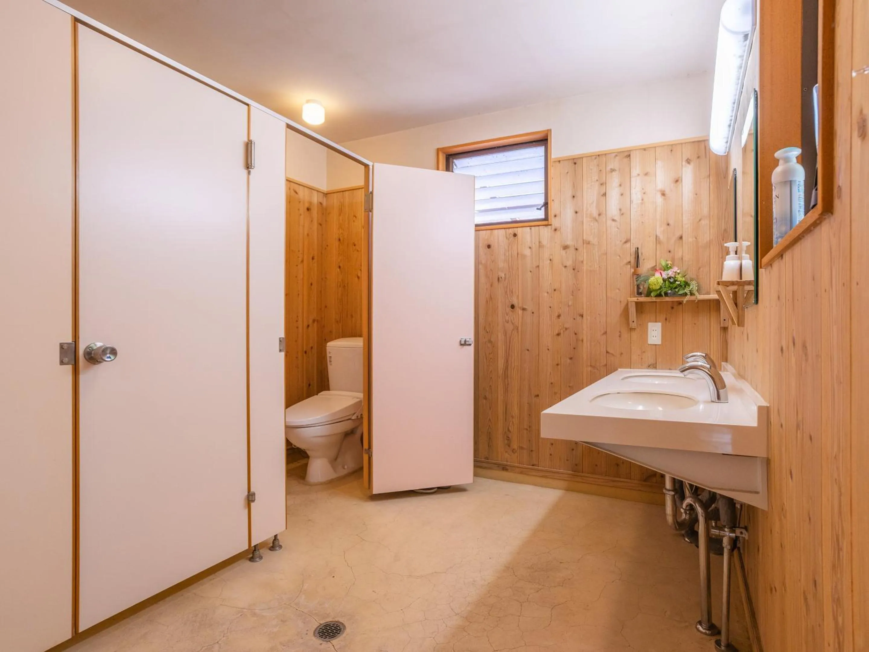 Toilet in Lodge Kiyokawa