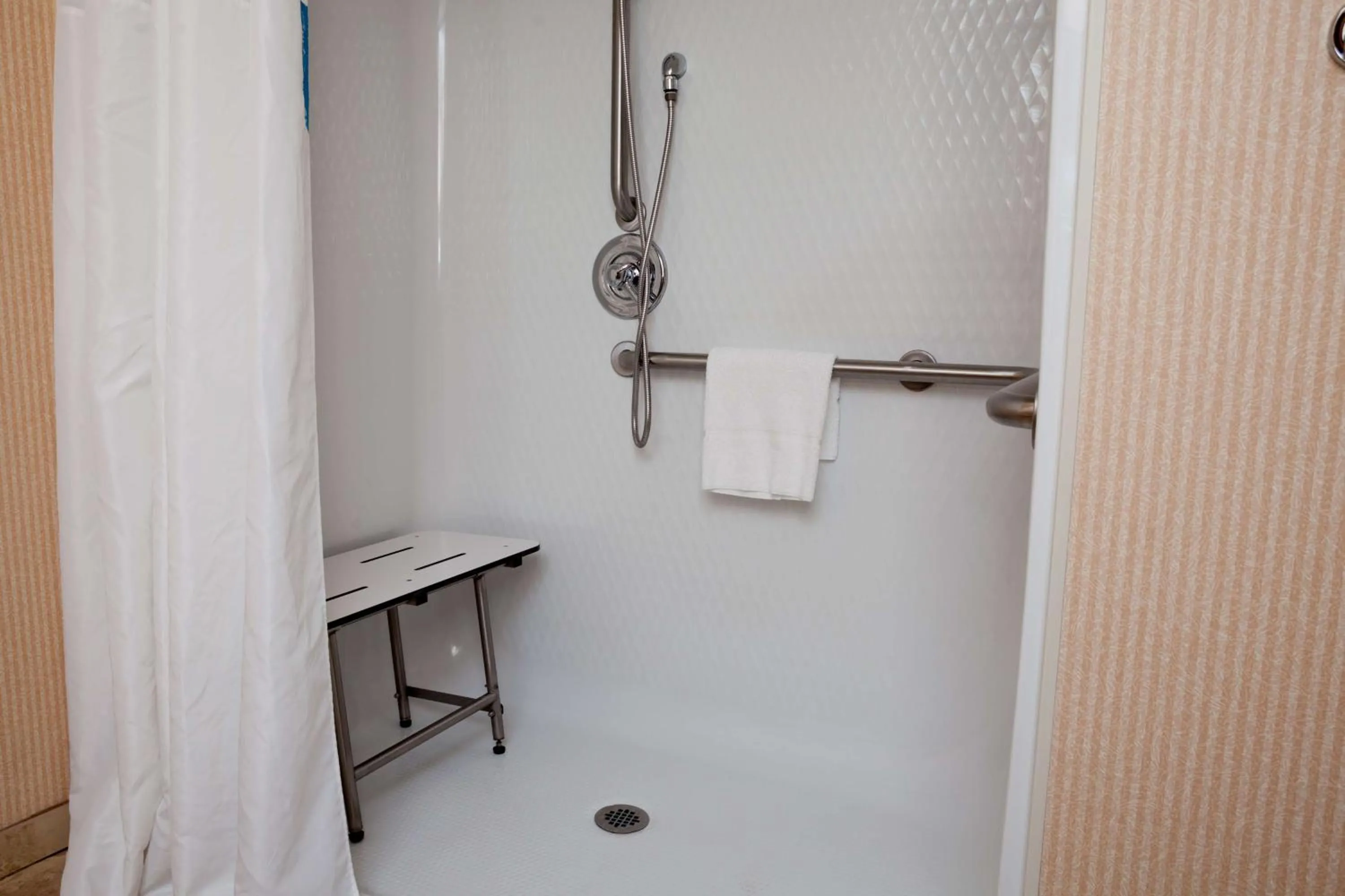 Bathroom in Hampton Inn Oneonta