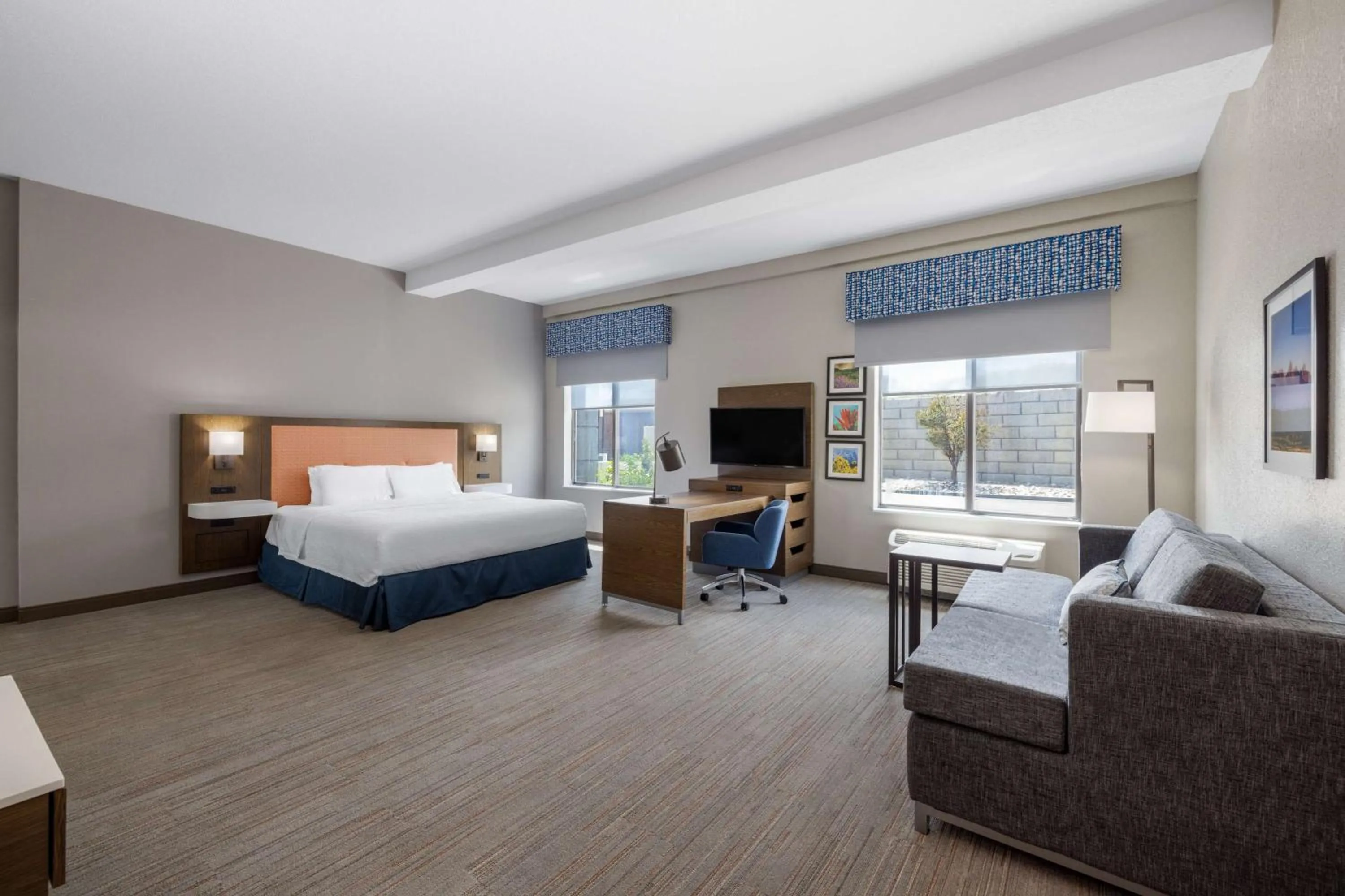 Bedroom, Bed in Newly Renovated-Hampton Inn & Suites Casper