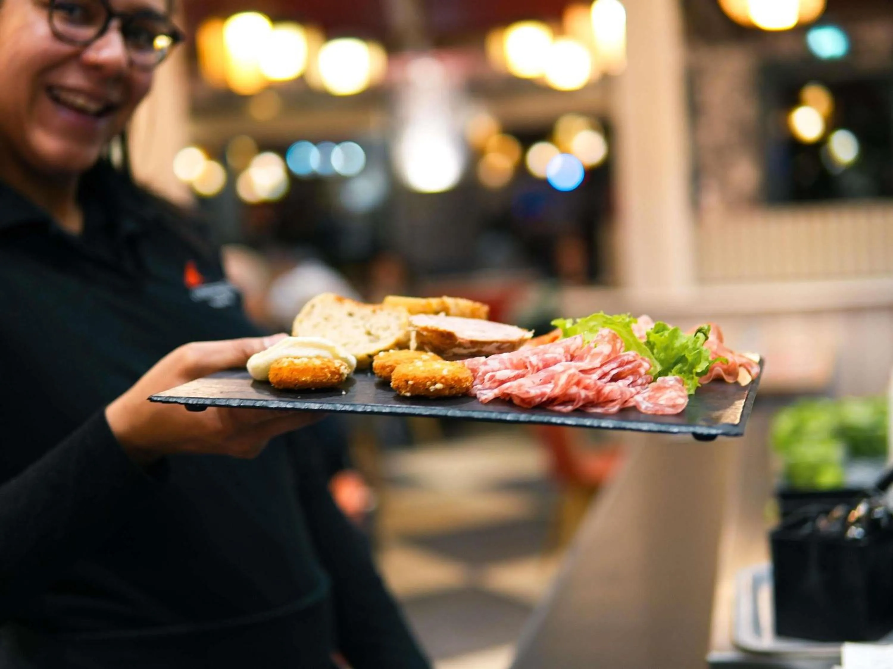 Restaurant/places to eat in ibis Caen Porte De Bretagne