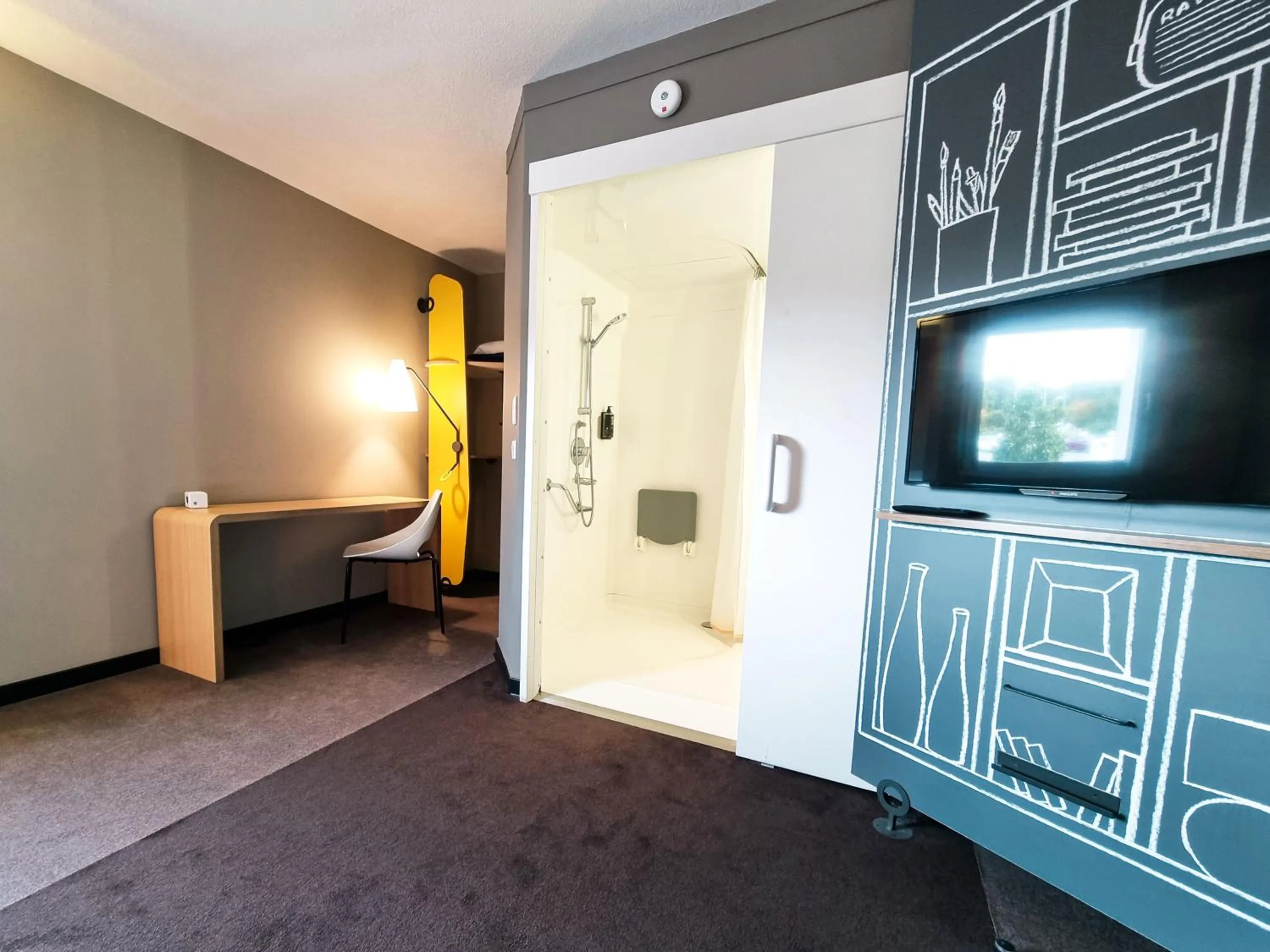 Bathroom in ibis Caen Porte De Bretagne