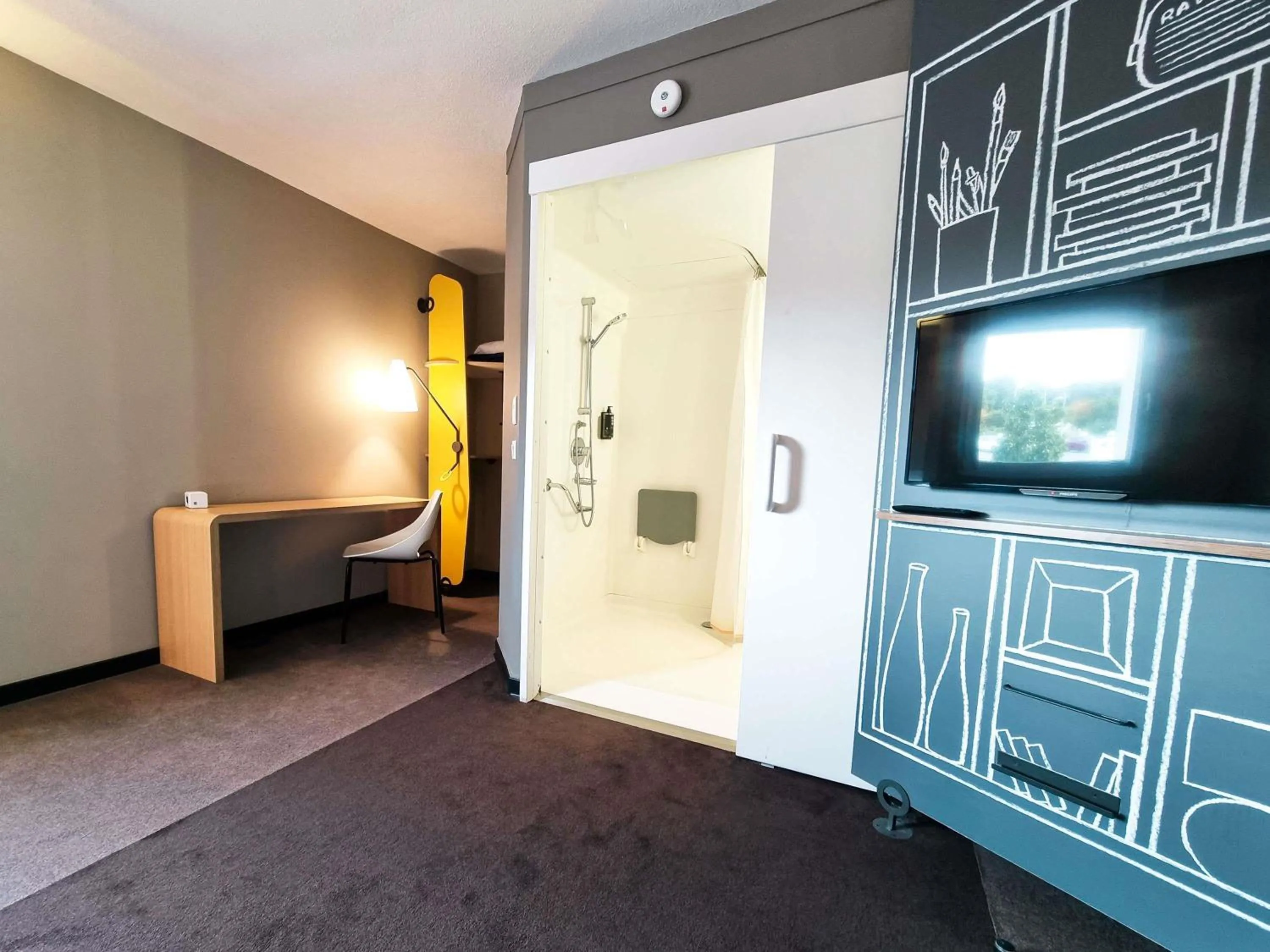 Bedroom in ibis Caen Porte De Bretagne