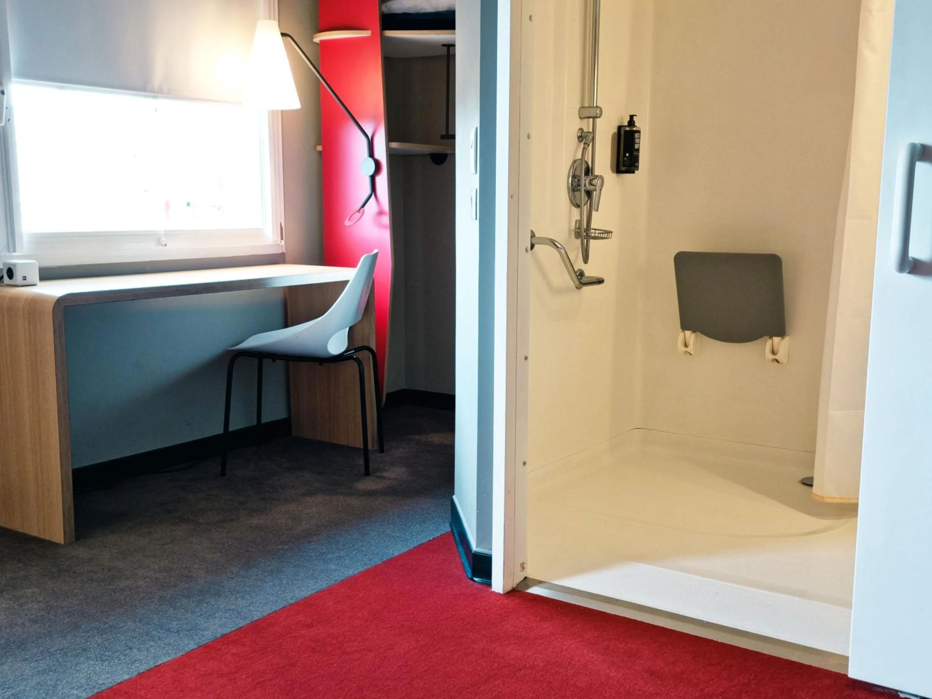 Bathroom in ibis Caen Porte De Bretagne