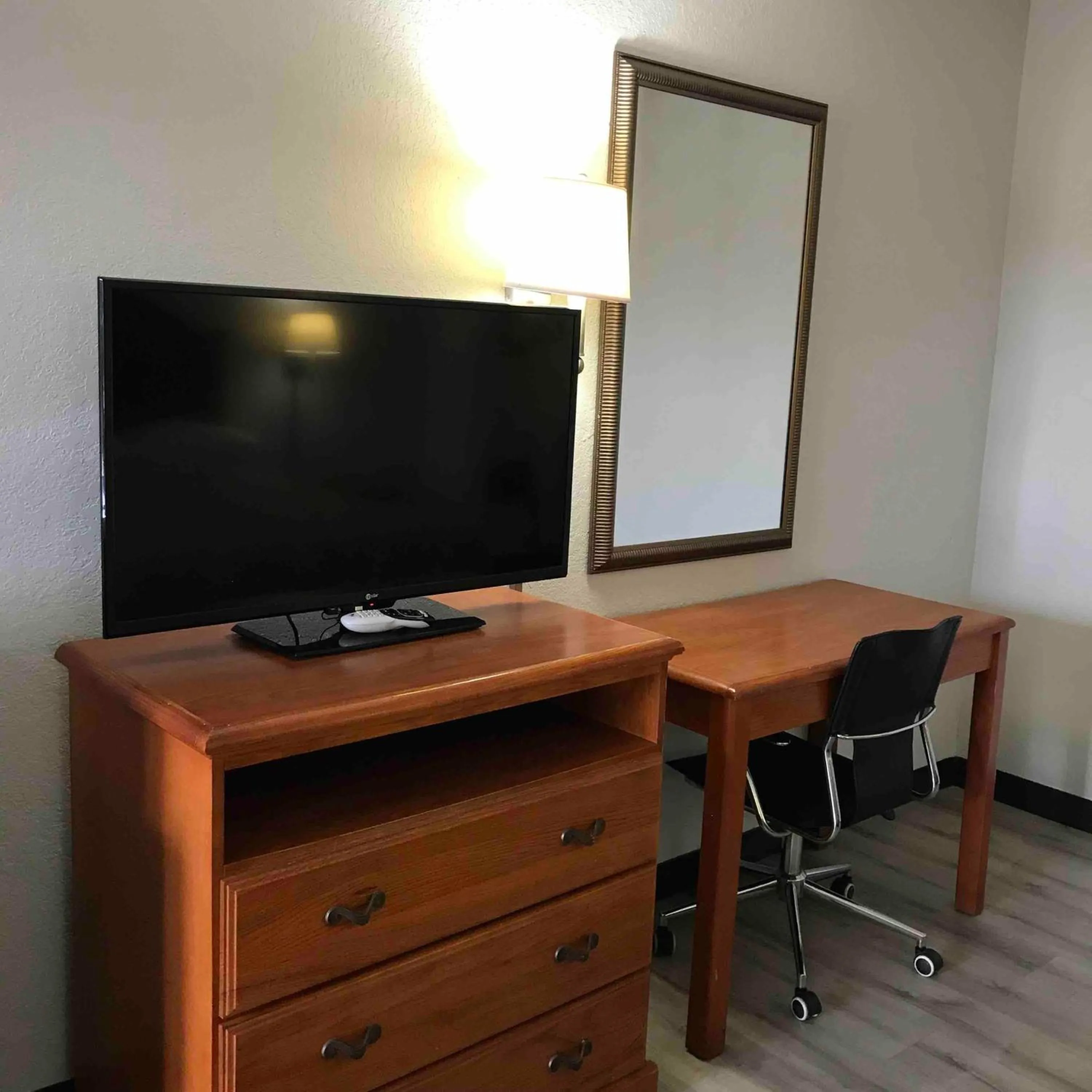 TV and multimedia in Walnut Inn - Checotah