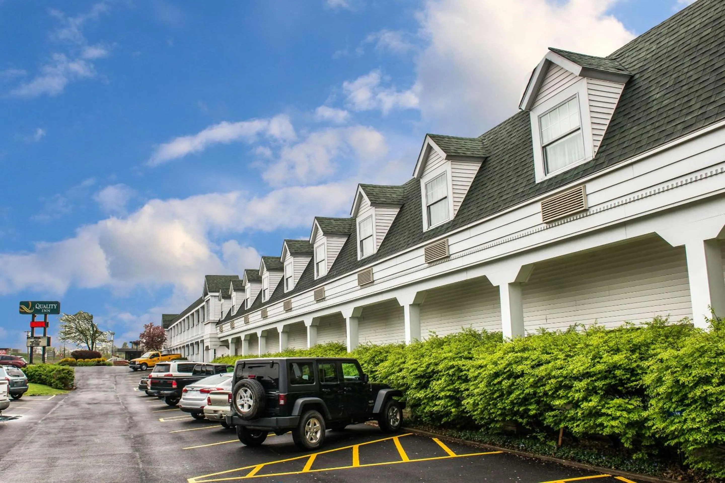 Property building in Quality Inn Pittsburgh Airport