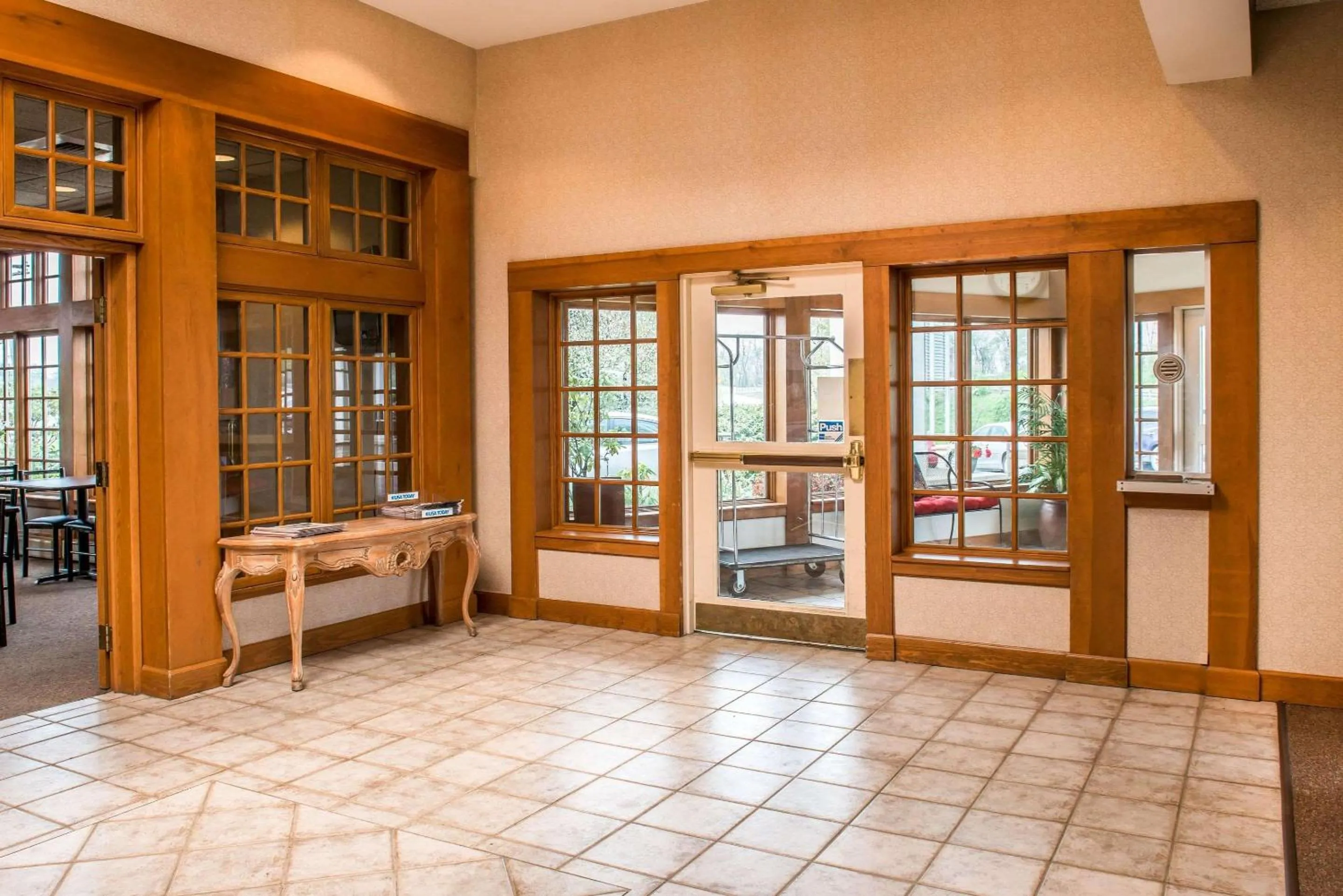 Lobby or reception, Bed in Quality Inn Pittsburgh Airport