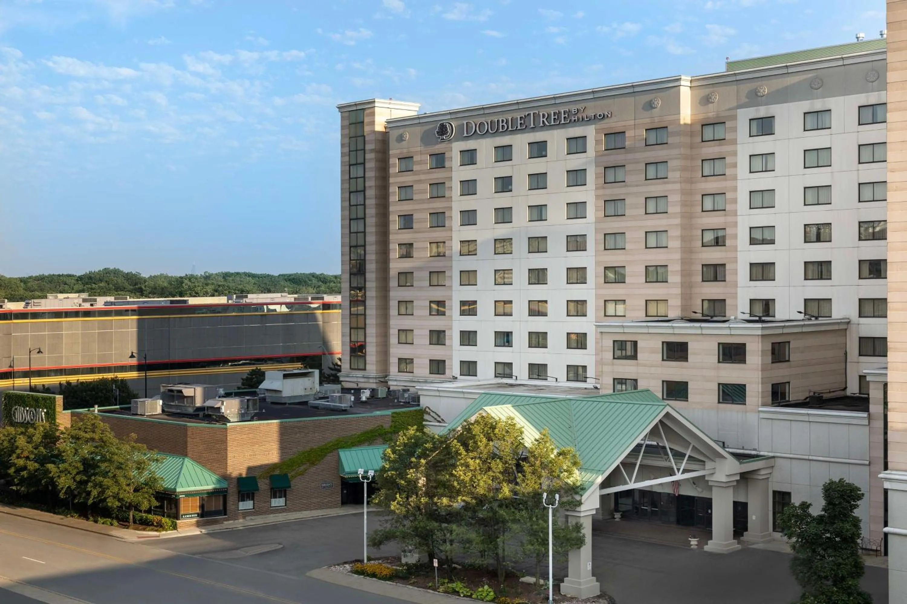 Property building in DoubleTree by Hilton Chicago O'Hare Airport-Rosemont