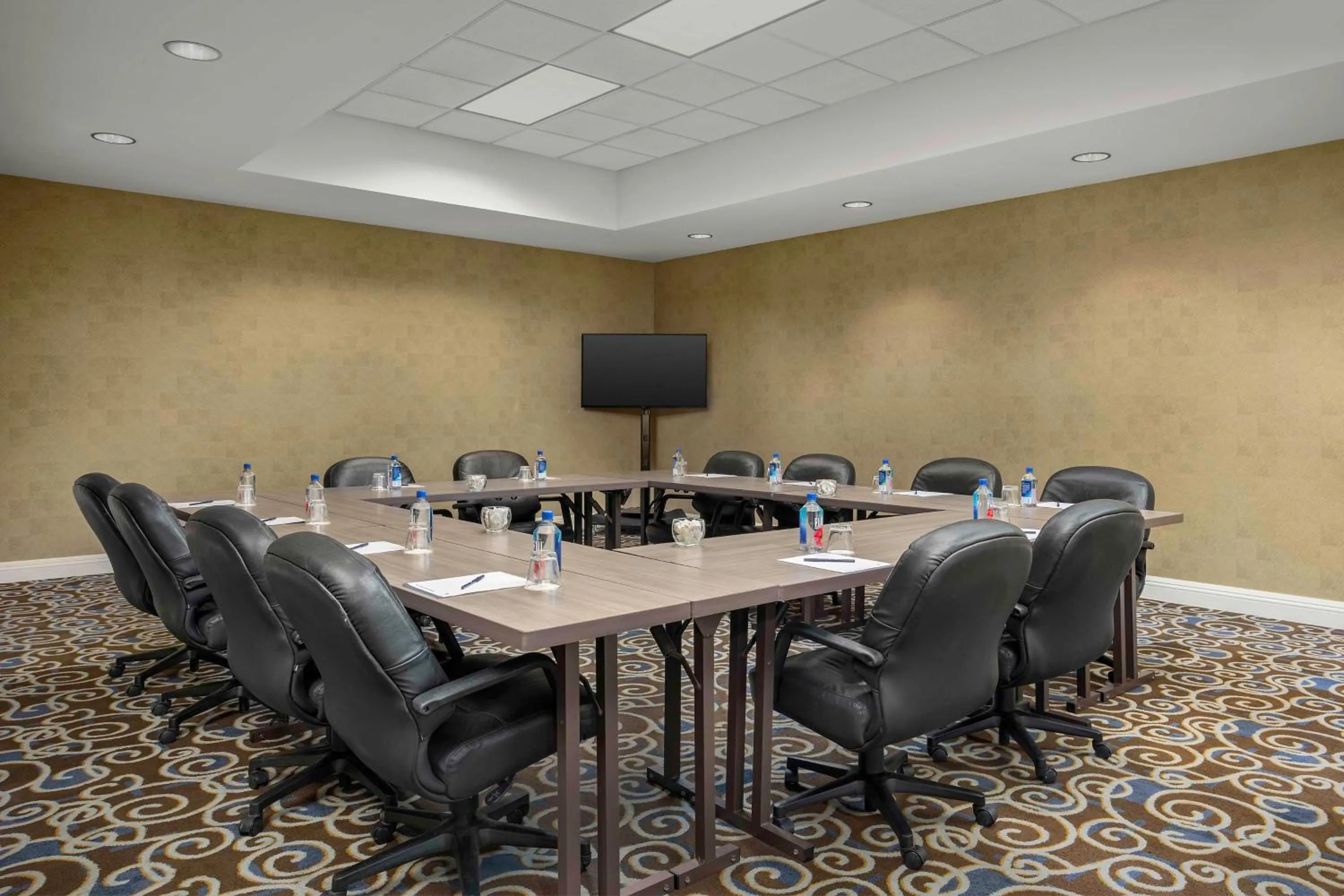 Meeting/conference room in DoubleTree by Hilton Chicago O'Hare Airport-Rosemont