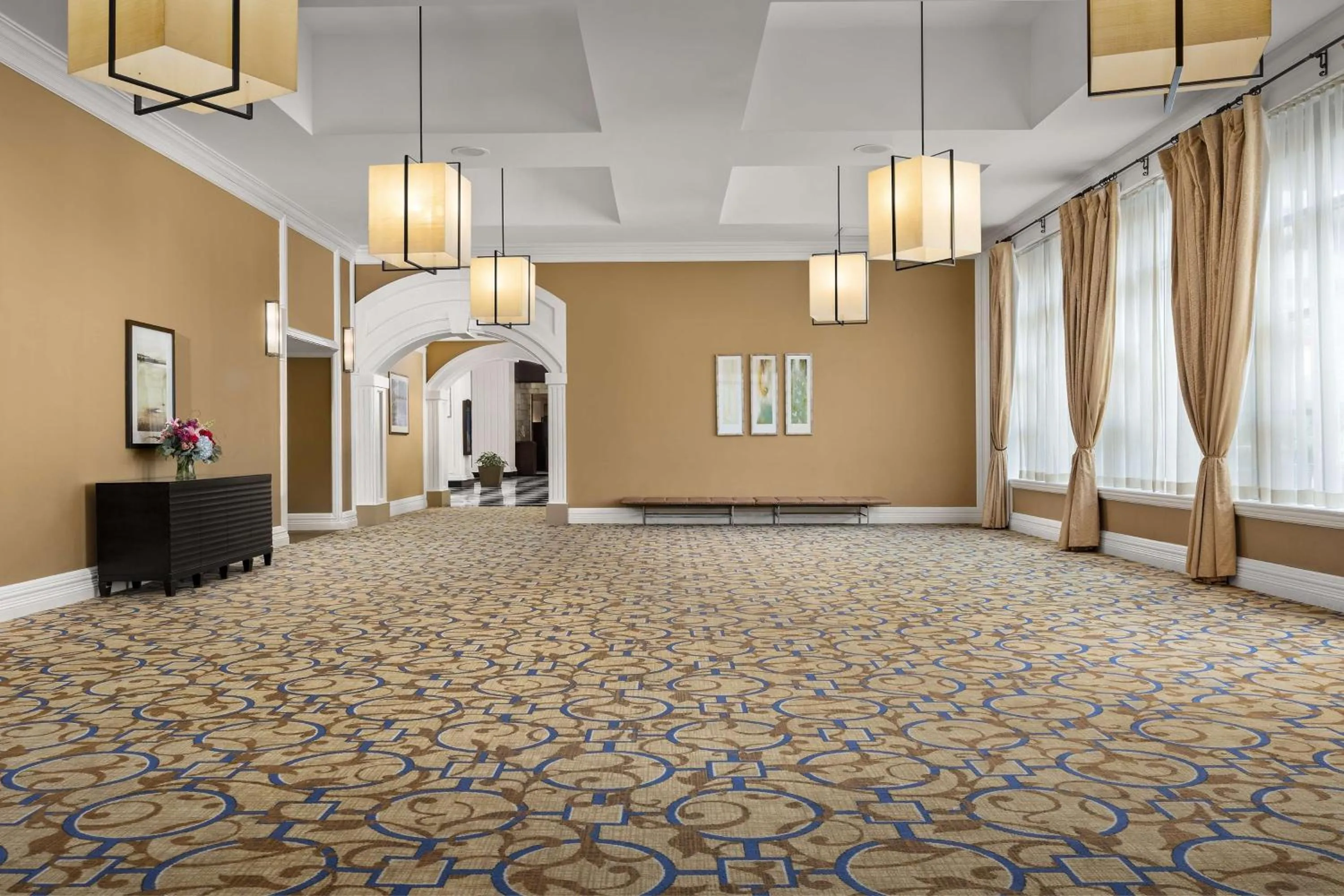 Lobby or reception in DoubleTree by Hilton Chicago O'Hare Airport-Rosemont