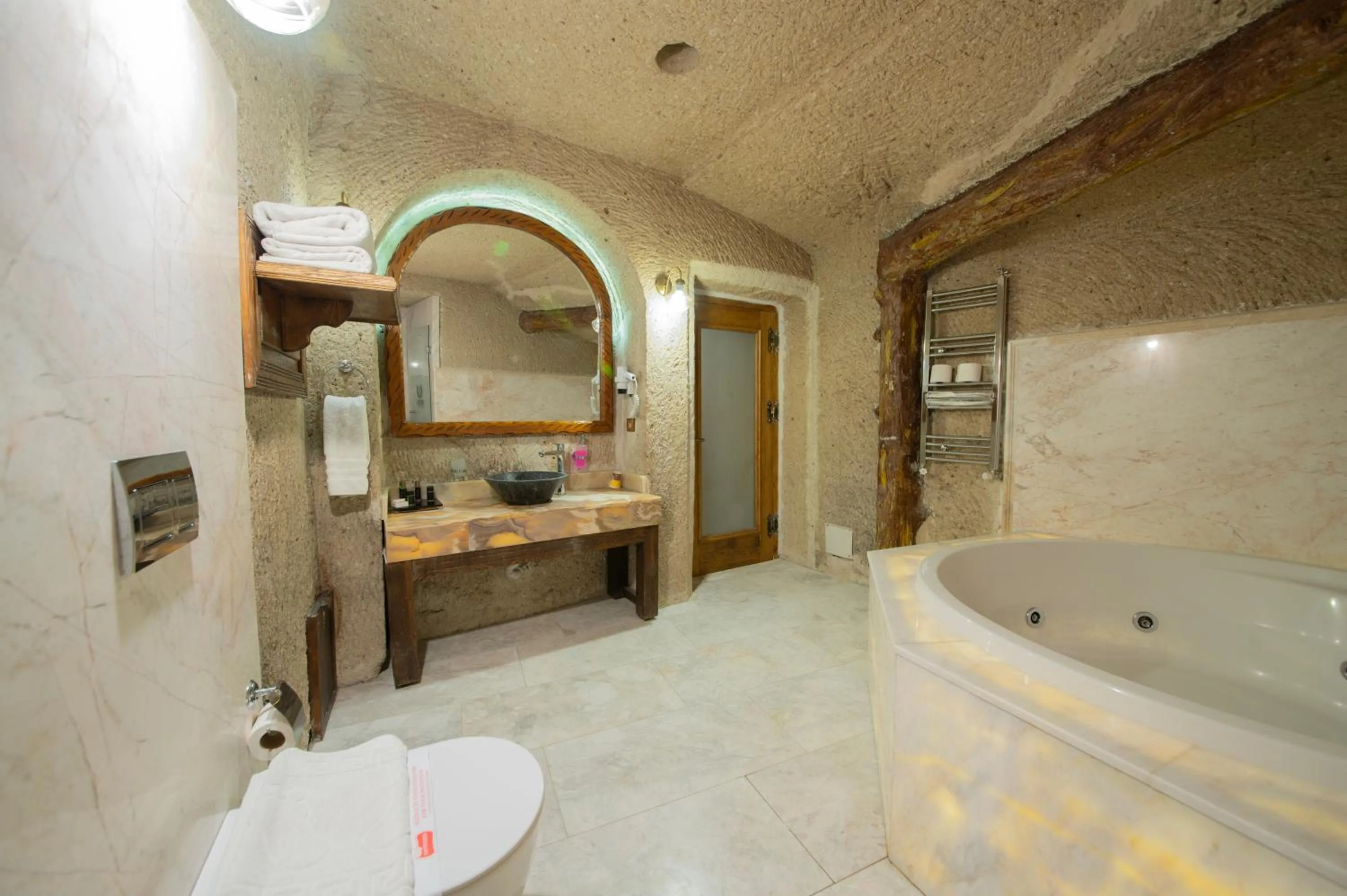 Bathroom in Roma Cave Suite
