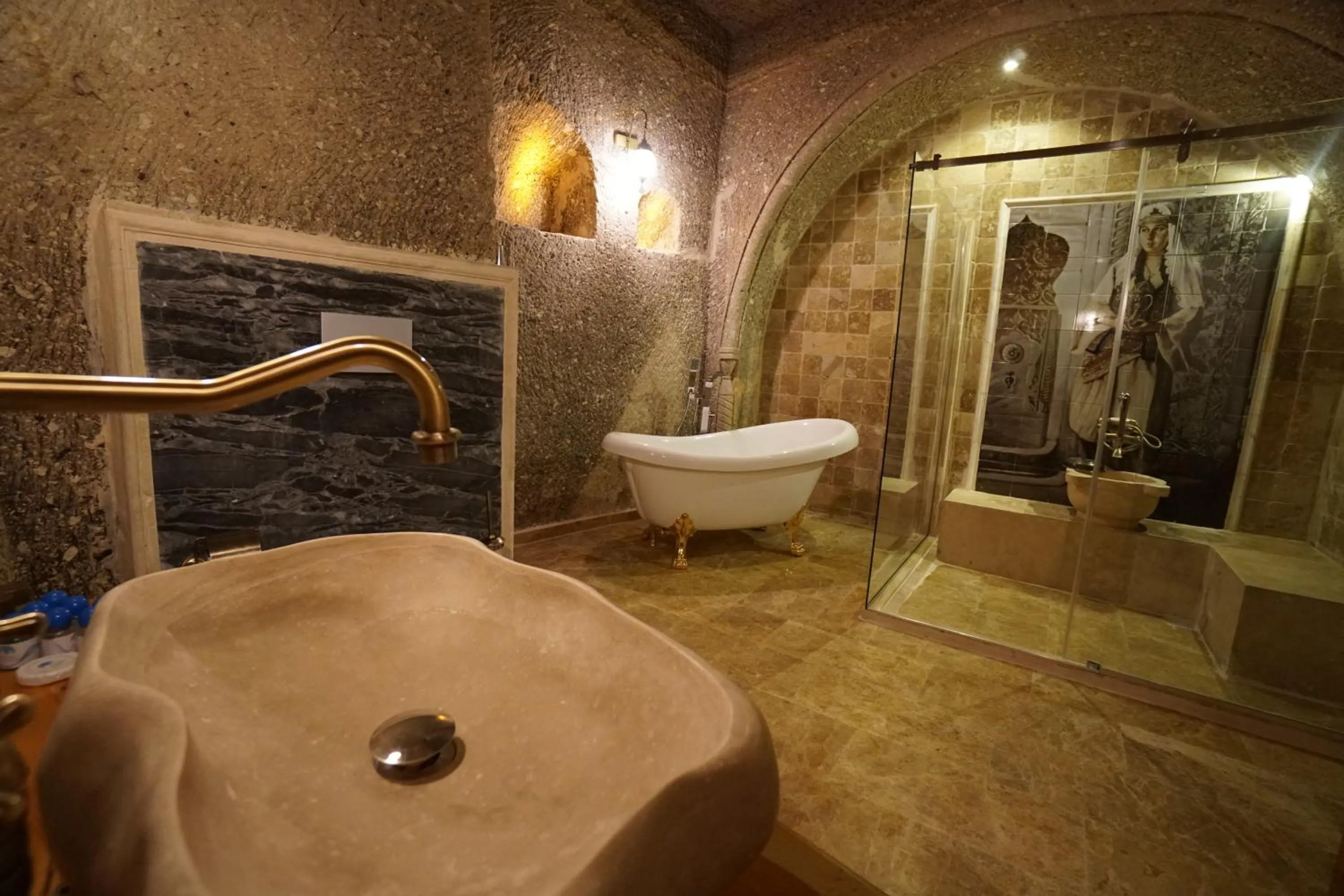 Toilet in Roma Cave Suite