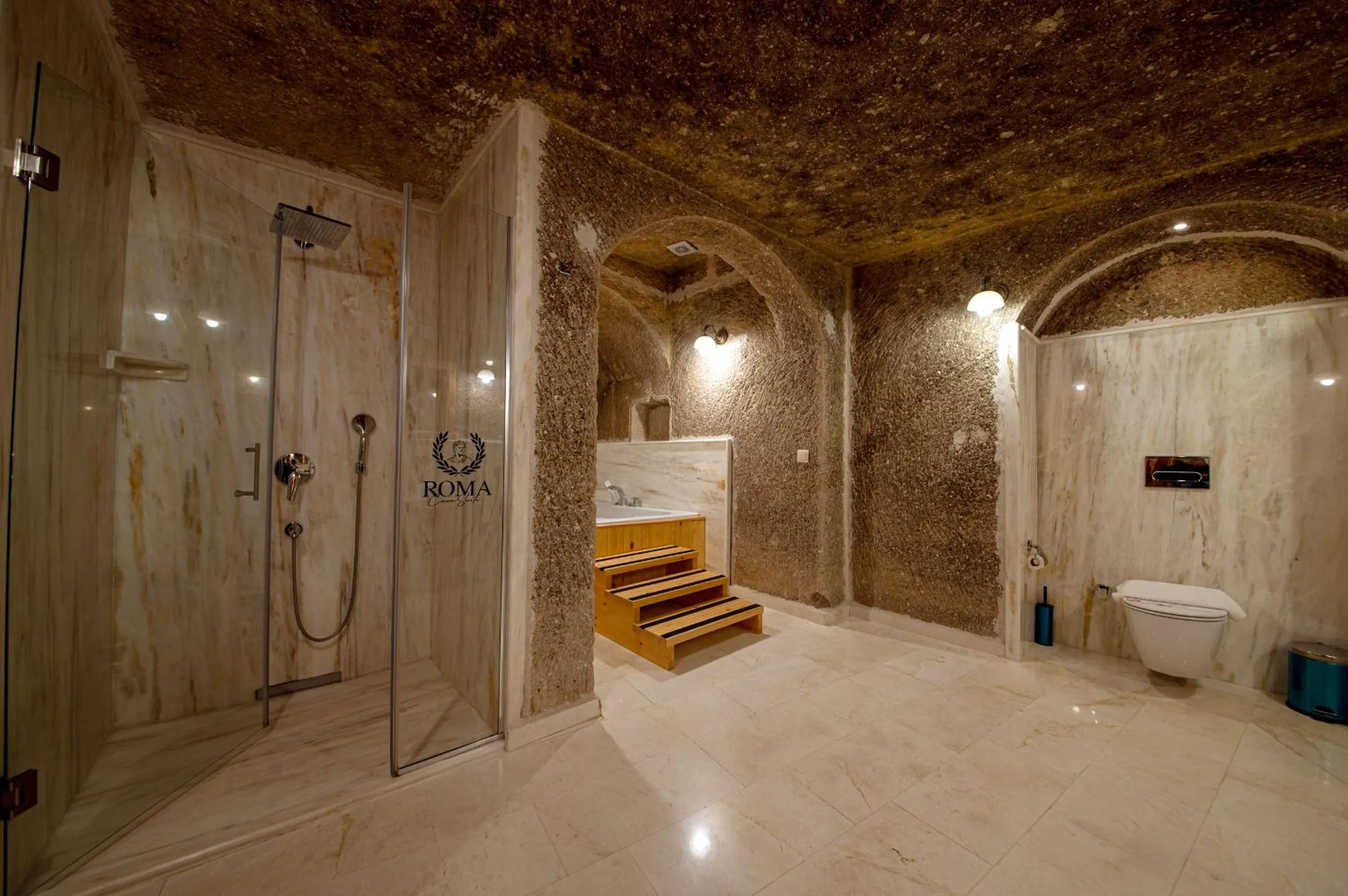 Toilet in Roma Cave Suite