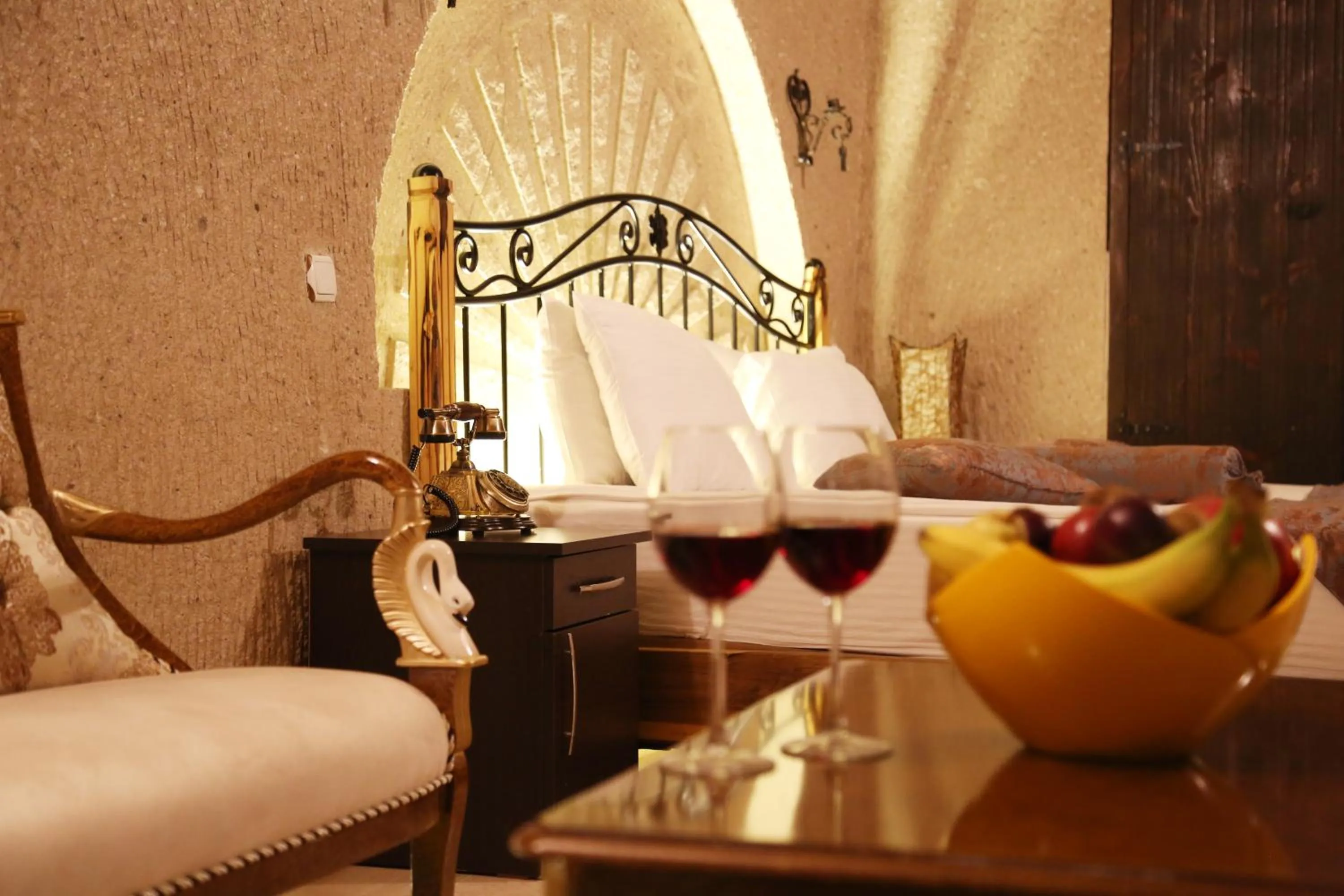 Drinks in Roma Cave Suite