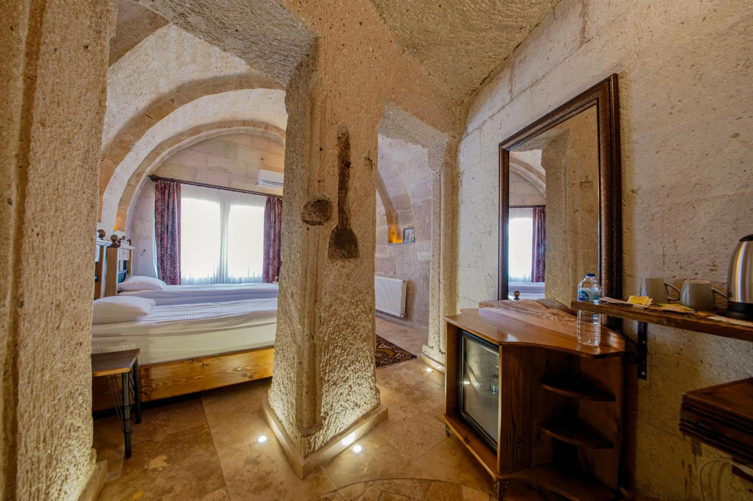 Massage, Bed in Roma Cave Suite