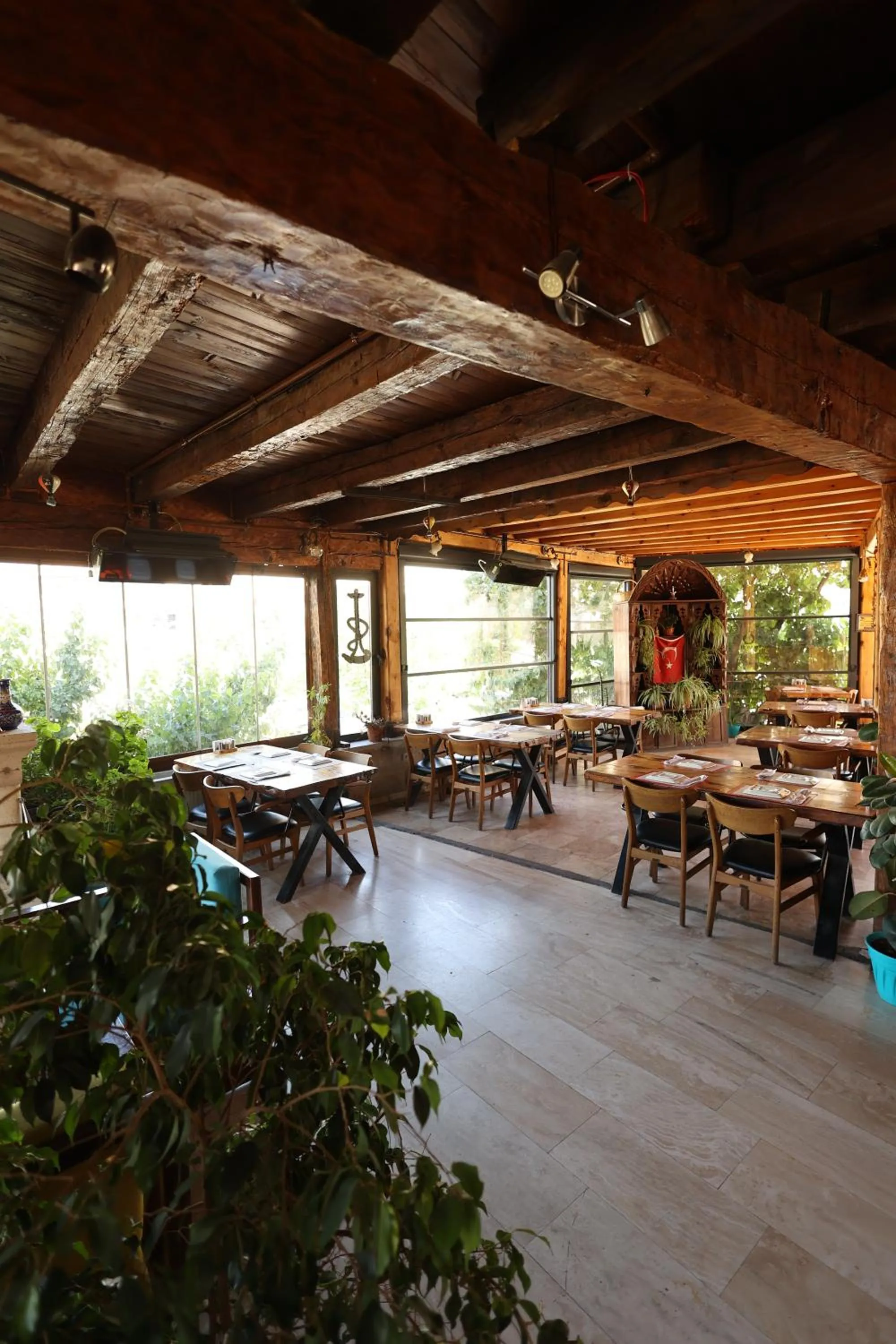 Restaurant/places to eat in Roma Cave Suite