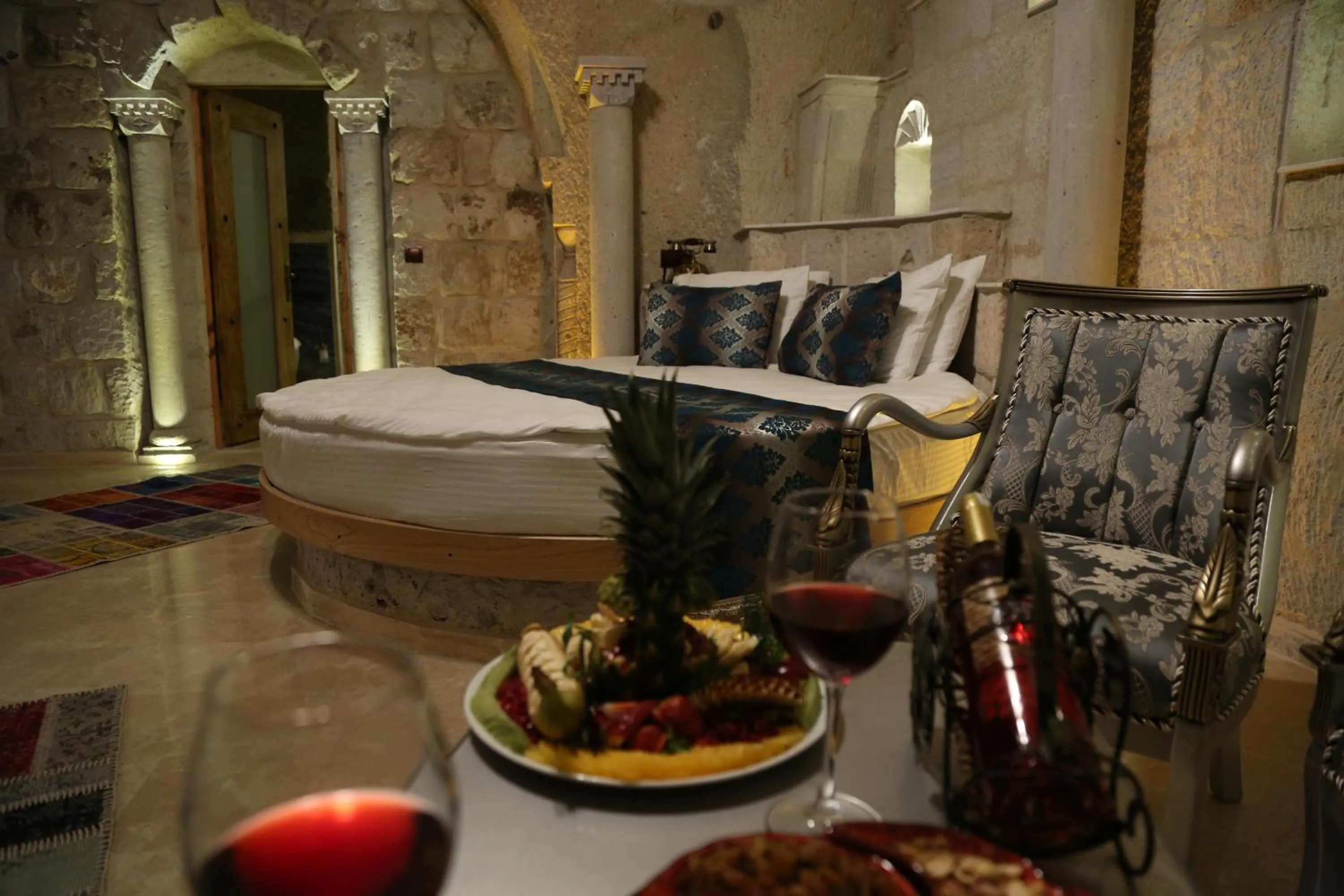 Food and drinks in Roma Cave Suite