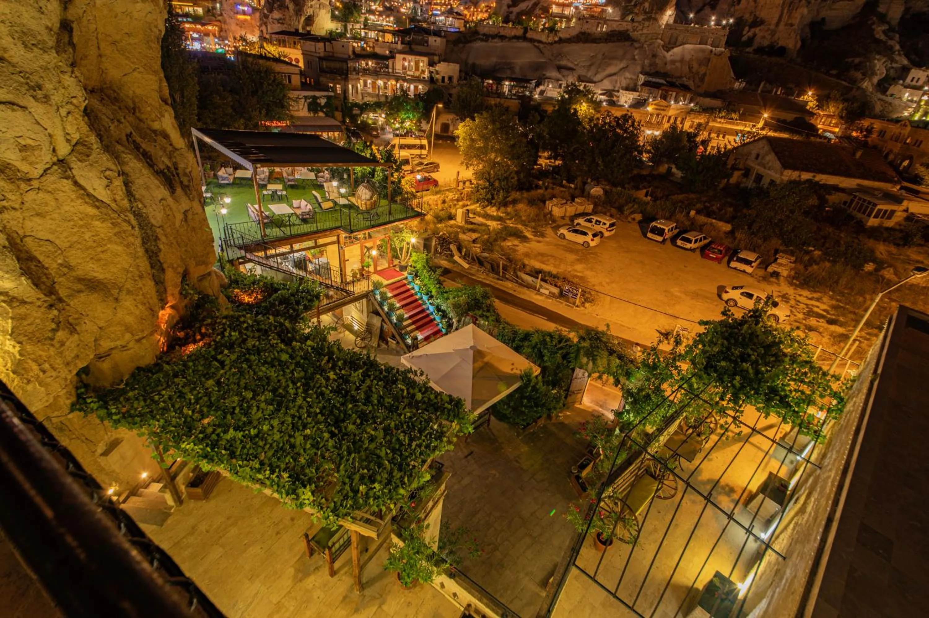 Garden in Roma Cave Suite