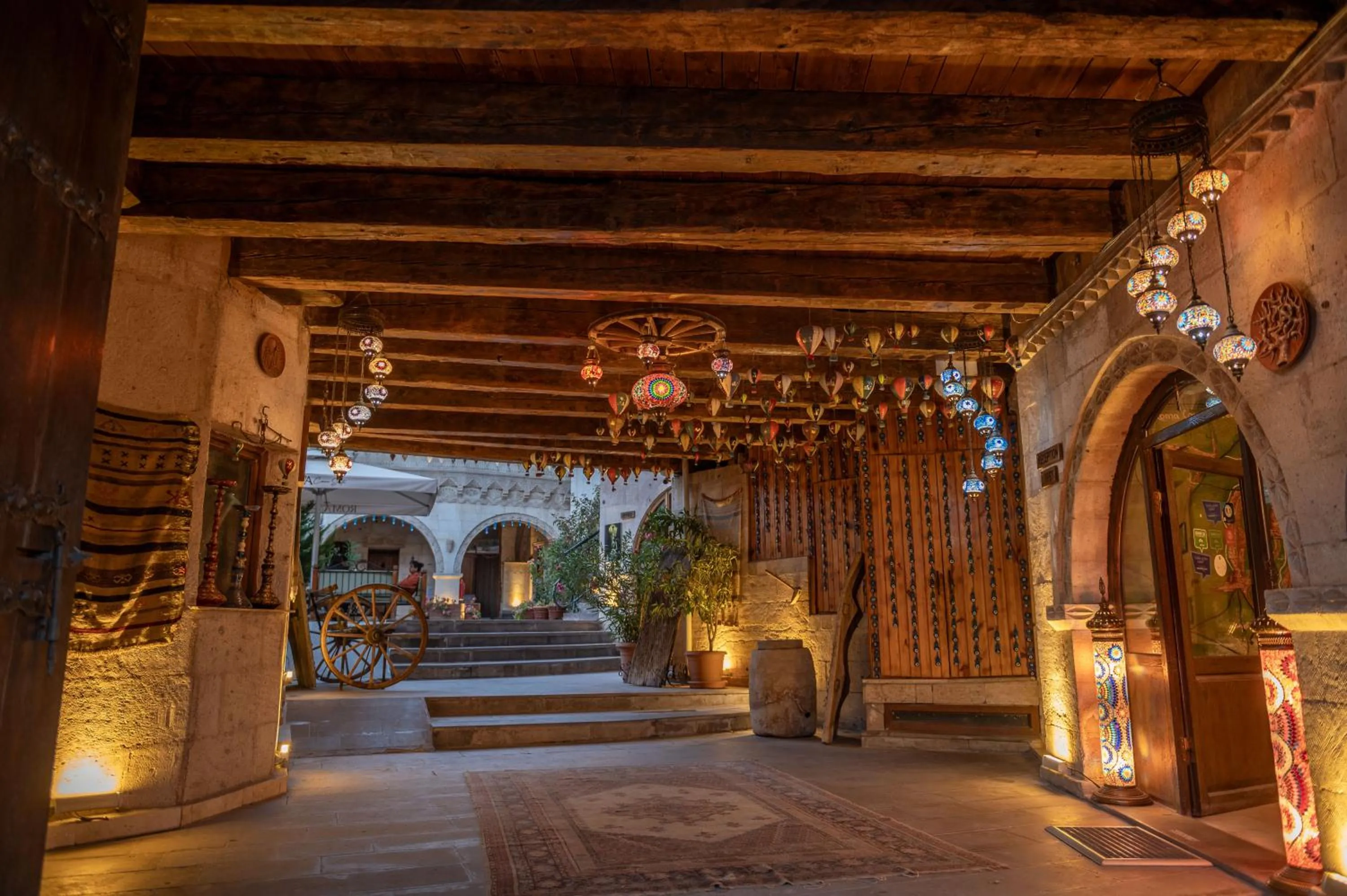 Facade/entrance in Roma Cave Suite