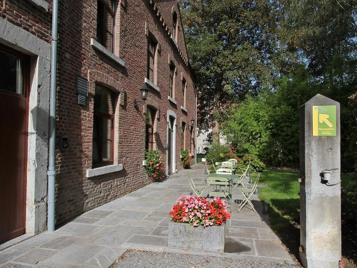 Facade/entrance in Hôtel - Ferme du Château d'Ahin