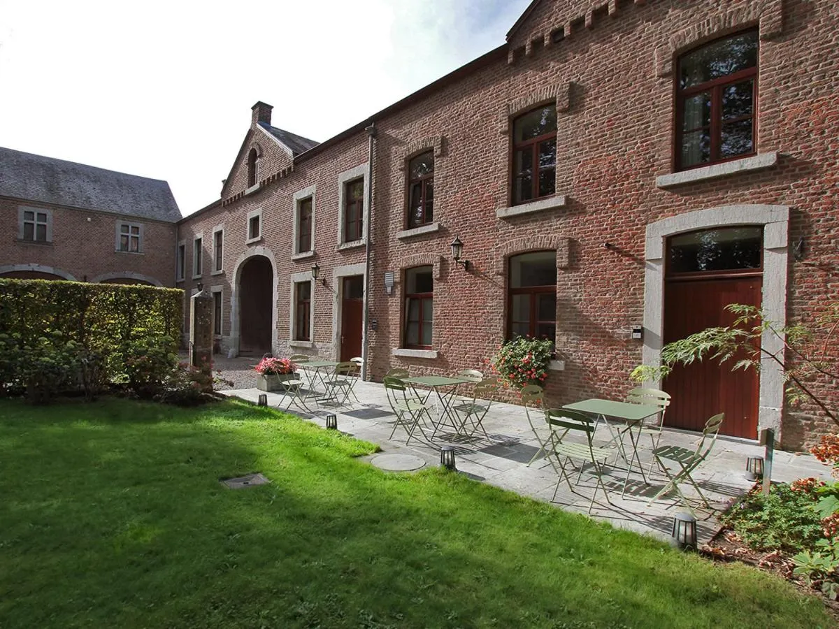 Facade/entrance in Hôtel - Ferme du Château d'Ahin