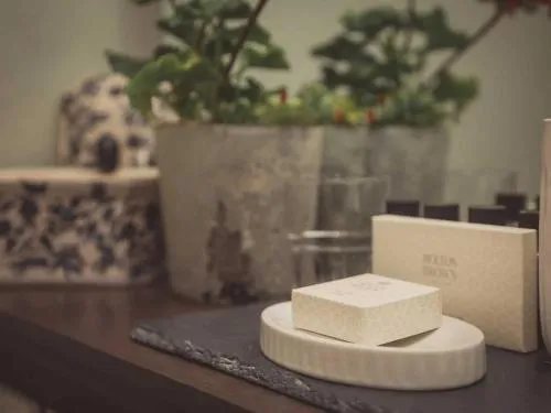 The Greyhound on the Test Hotel