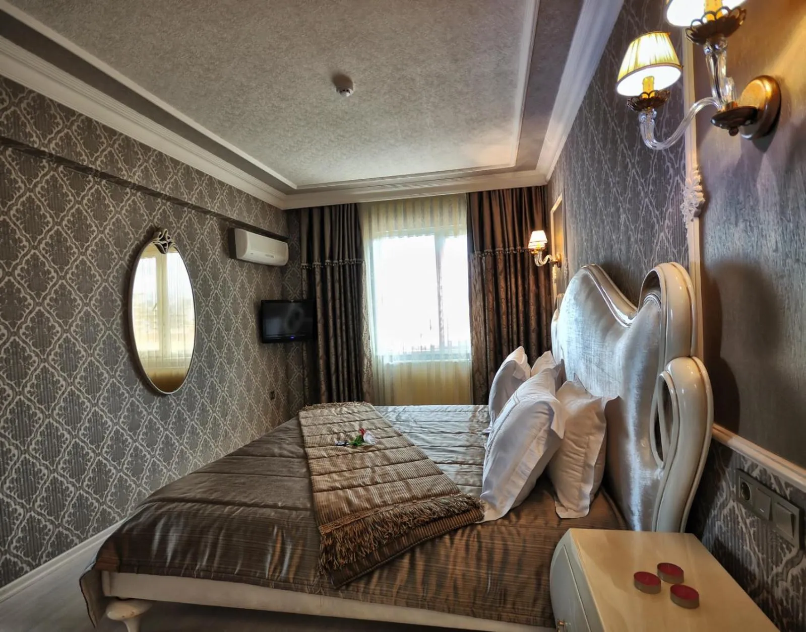 Communal lounge/ TV room, Bed in Grand Atakum Hotel